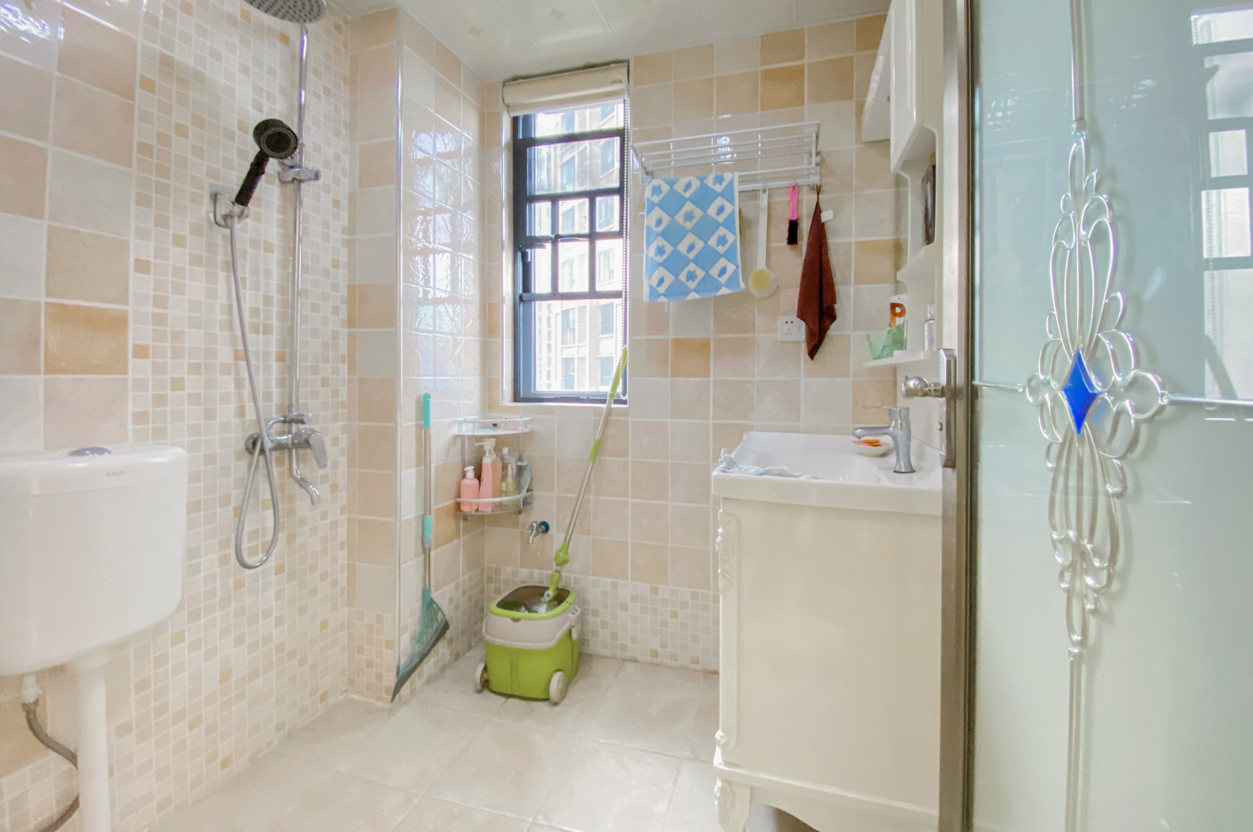 中海梅溪湖壹号  3室2厅2卫    165.6万 中海梅溪湖壹号  3室2厅2卫    165.6万卫生间