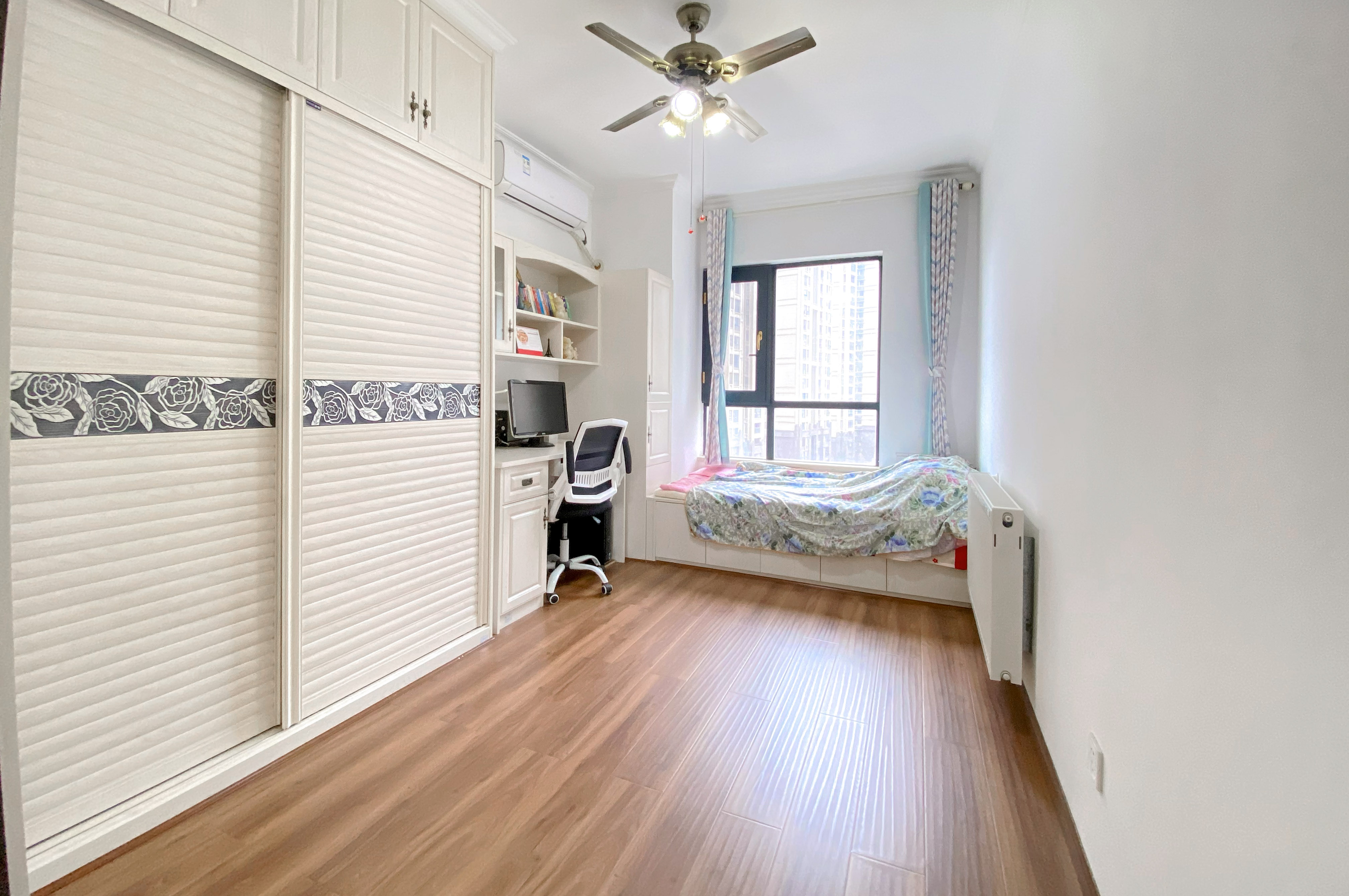 中海梅溪湖壹号  3室2厅2卫    165.6万 中海梅溪湖壹号  3室2厅2卫    165.6万卧室