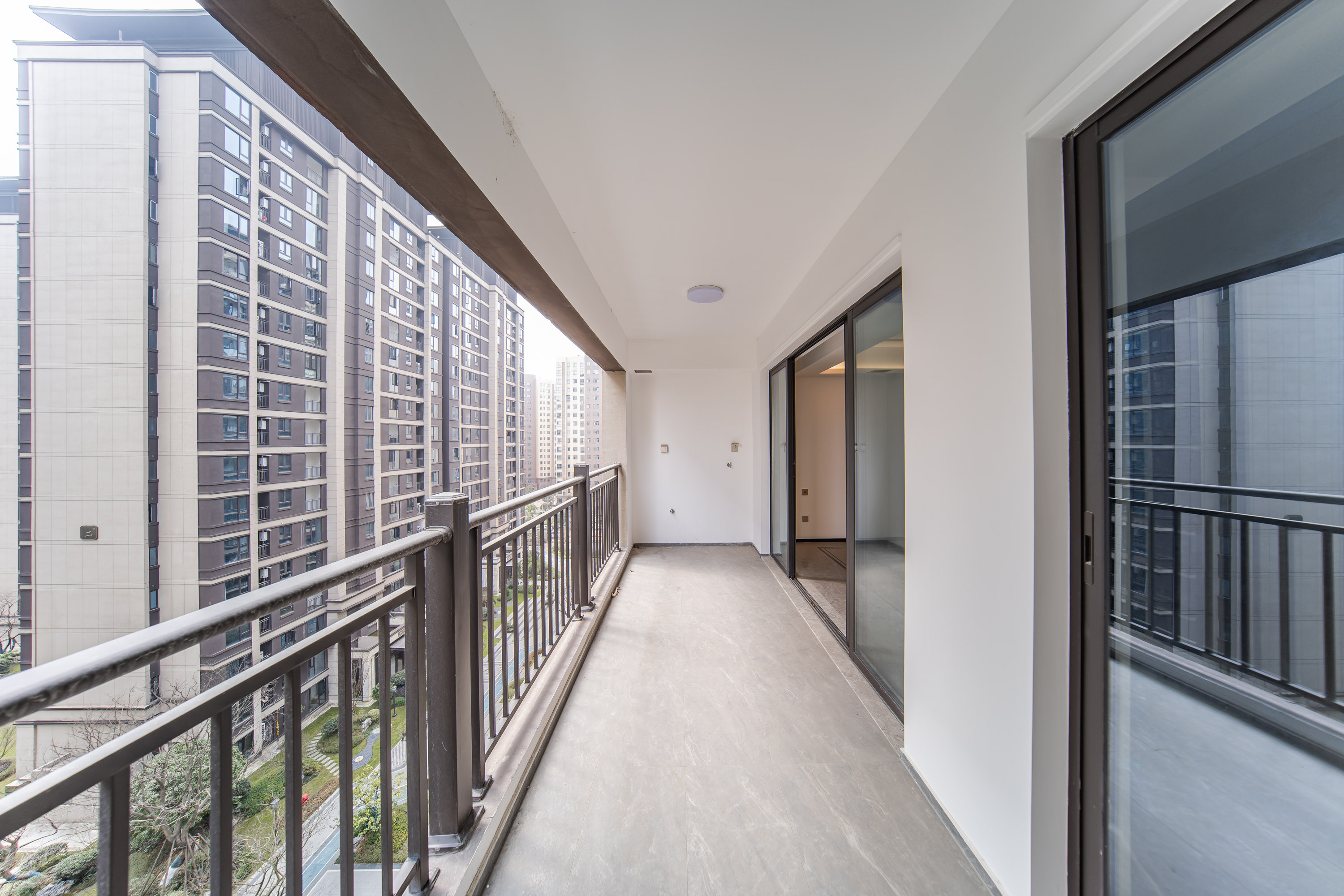 建发电建江山悦  4室2厅2卫   229.80万阳台