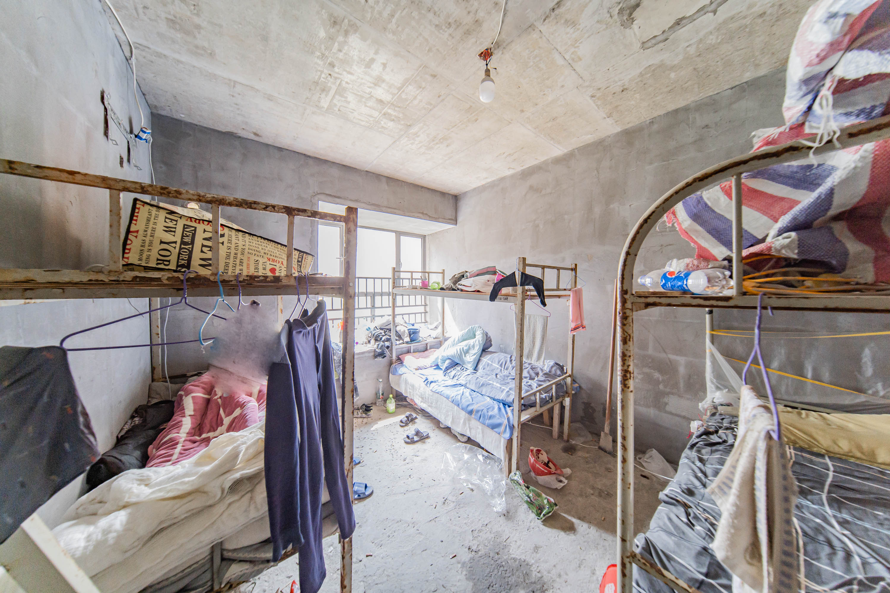 牛力家园  3室2厅2卫   100.00万卧室