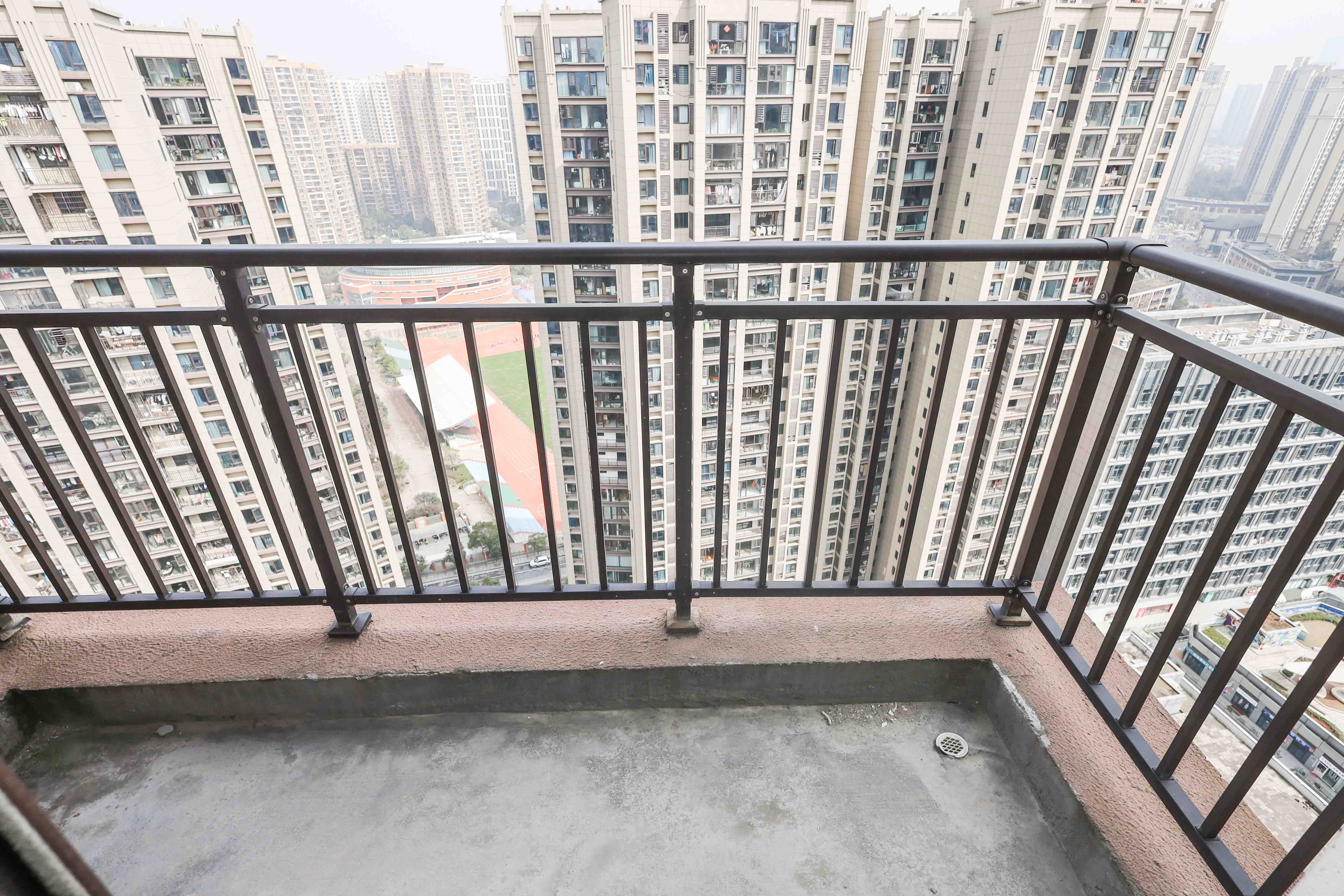 中国铁建梅溪青秀三期  4室2厅2卫   242.00万阳台