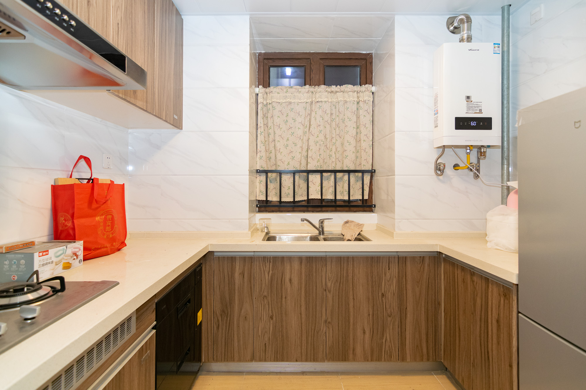 碧桂园高尔夫花园  3室2厅1卫    69.8万 碧桂园高尔夫花园  3室2厅1卫    69.8万厨房