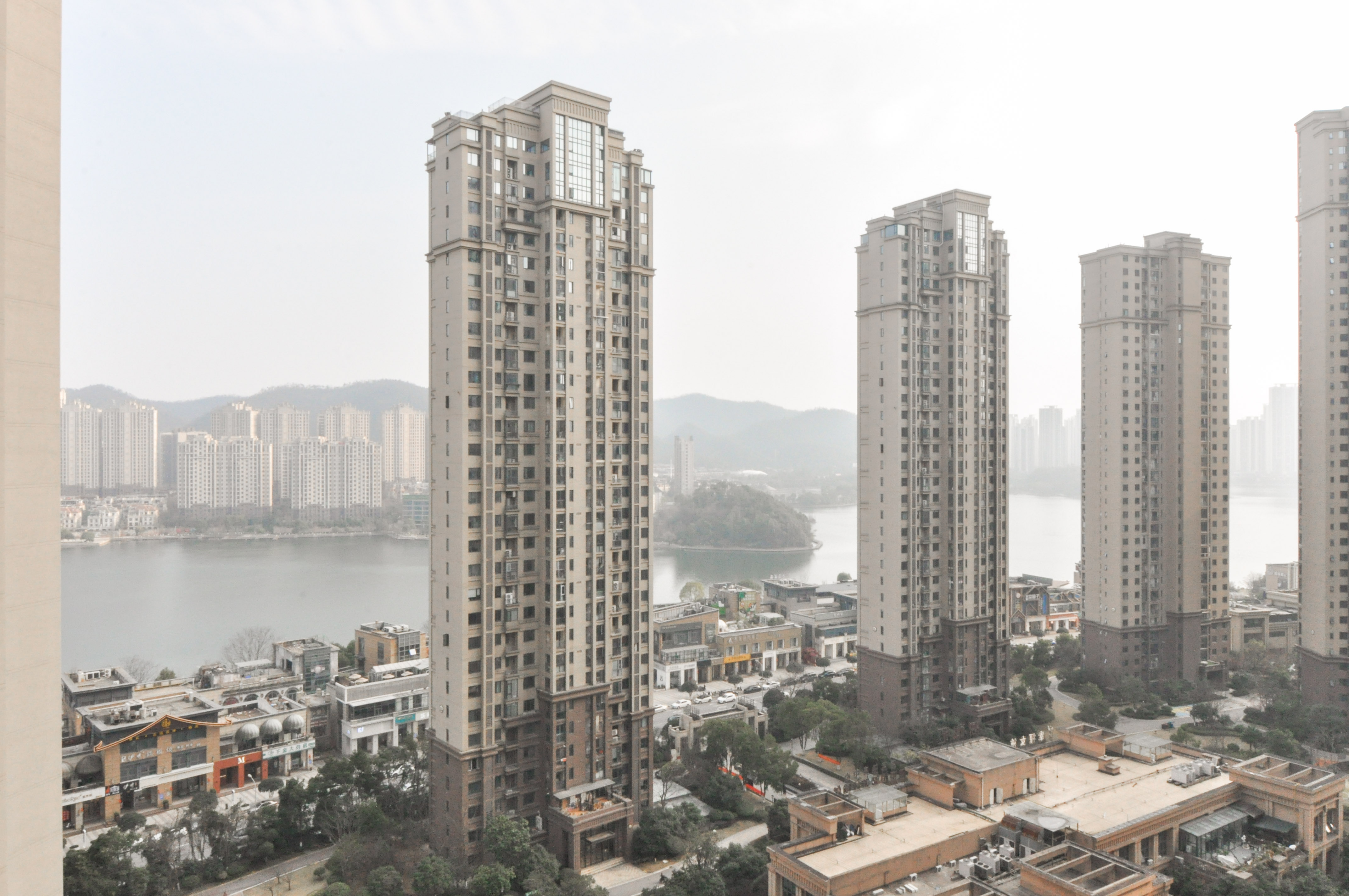 中建梅溪湖中心  3室2厅2卫   180.00万其他