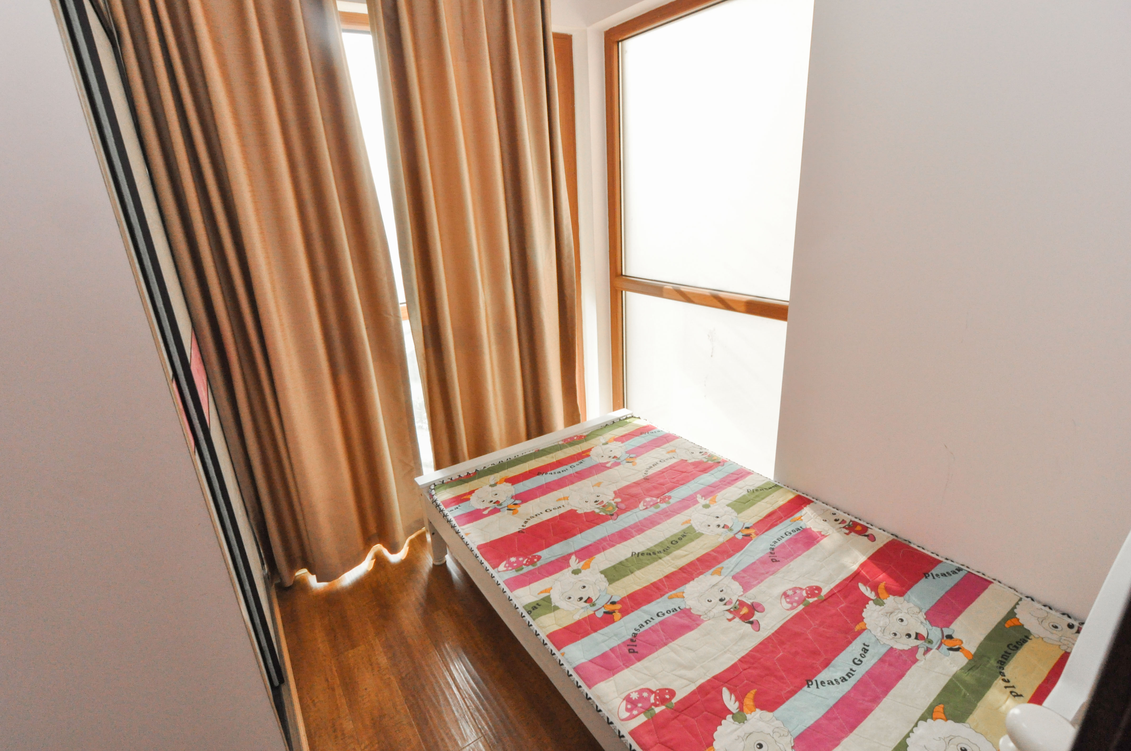 中建梅溪湖中心  3室2厅2卫    146.0万 中建梅溪湖中心  3室2厅2卫    146.0万卧室