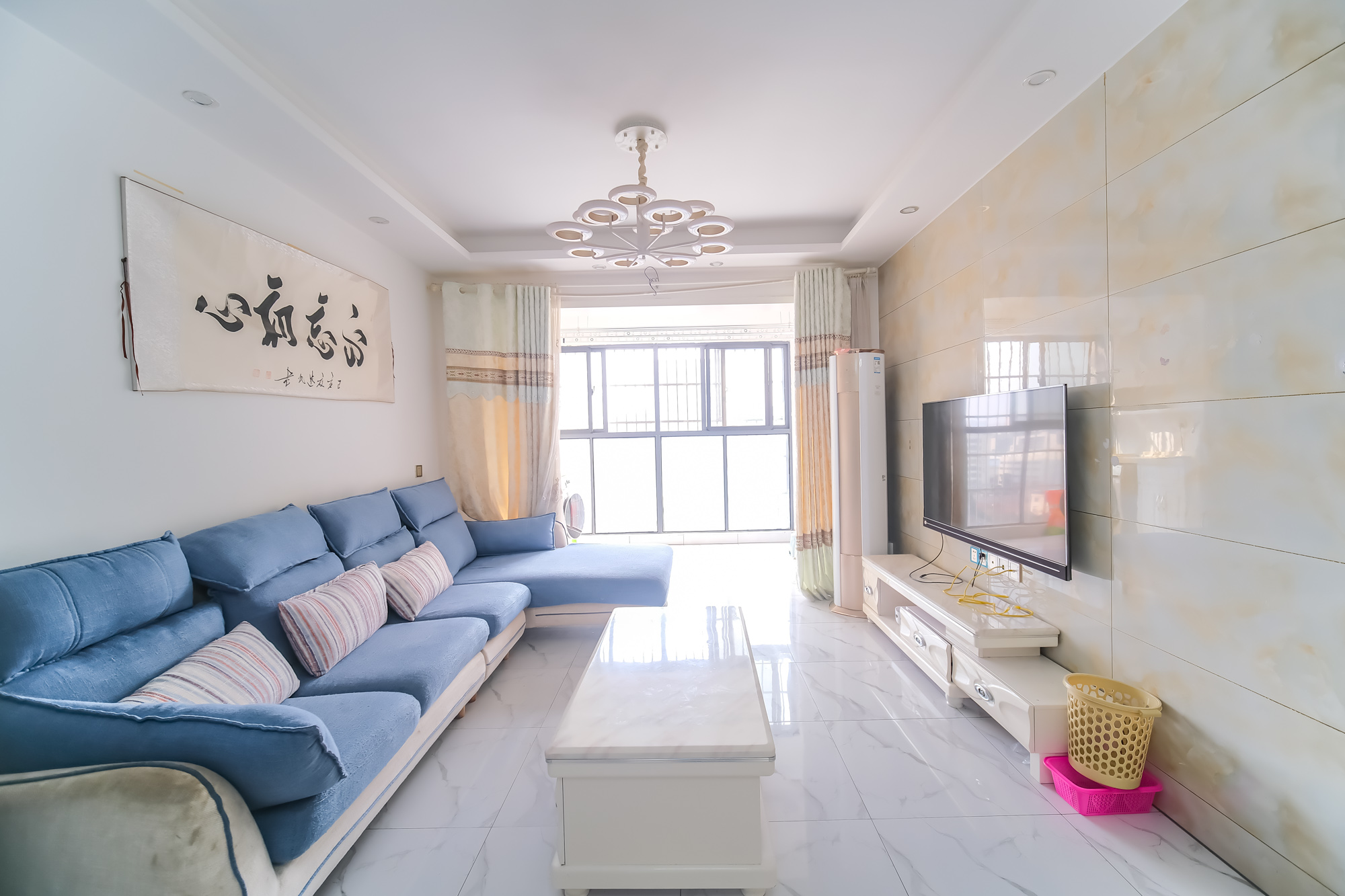 花样年华  3室2厅1卫    68.0万 花样年华  3室2厅1卫    68.0万客厅