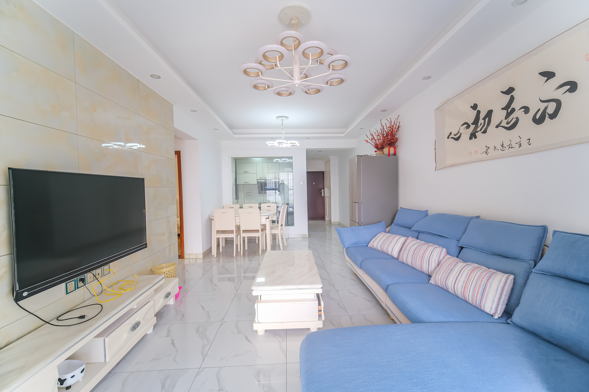 花样年华  3室2厅1卫    68.0万 花样年华  3室2厅1卫    68.0万客厅