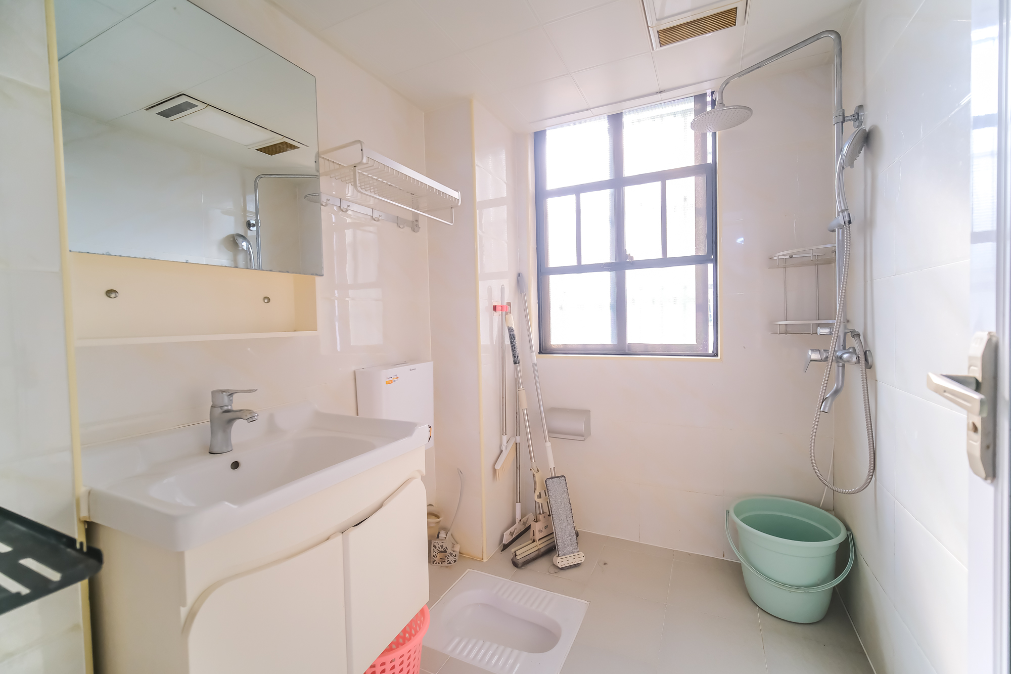 花样年华  3室2厅1卫    68.0万 花样年华  3室2厅1卫    68.0万卫生间