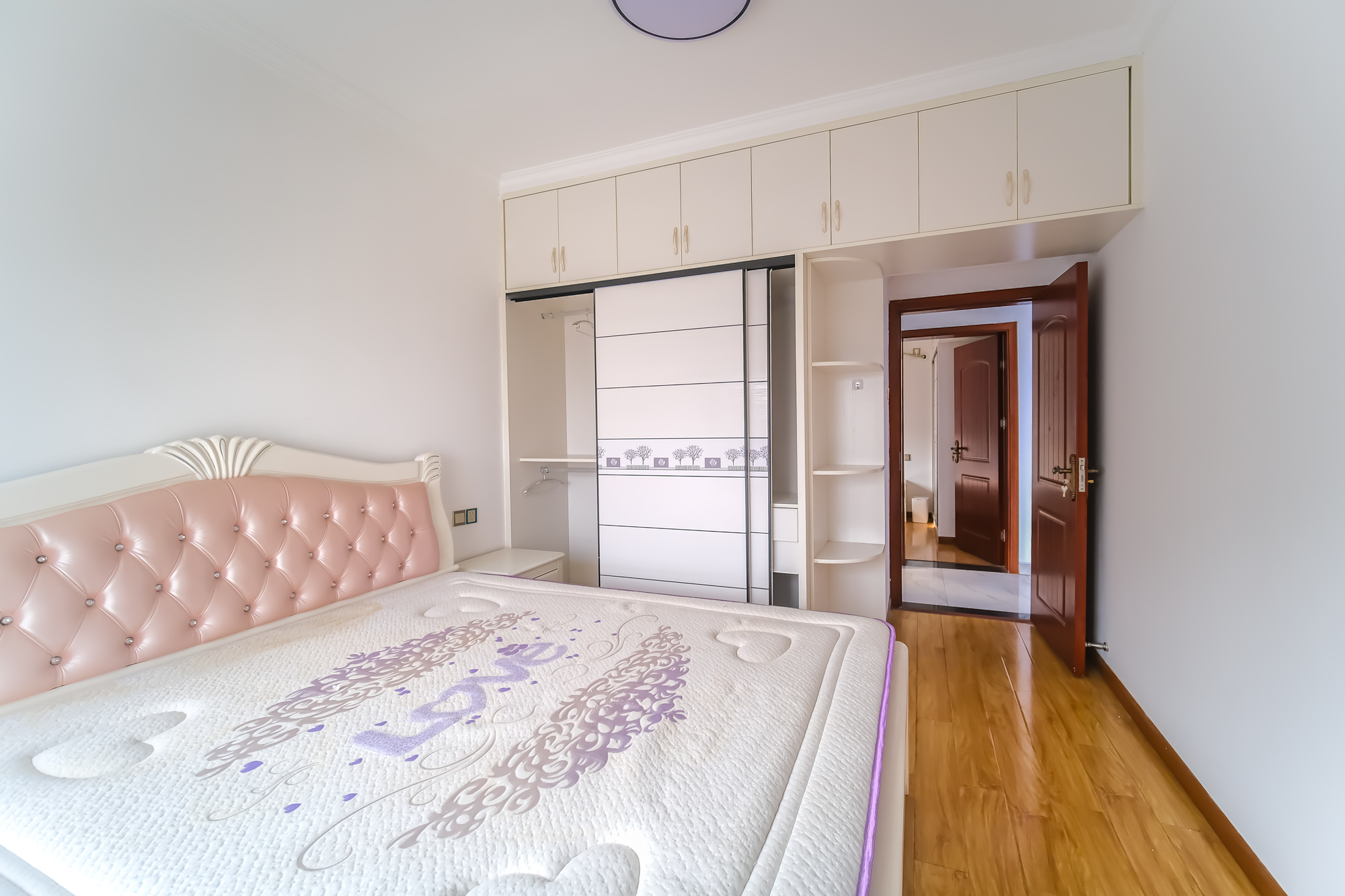 花样年华  3室2厅1卫    68.0万 花样年华  3室2厅1卫    68.0万卧室