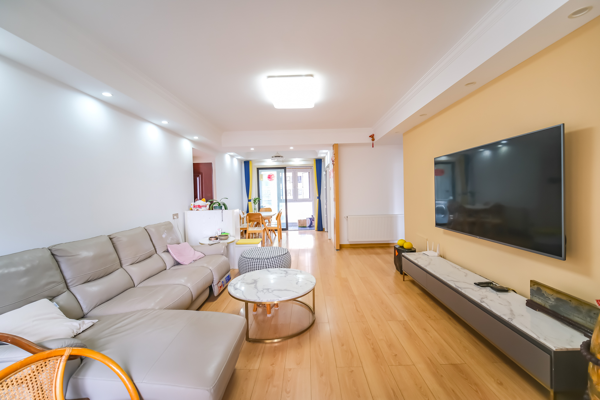 星城春晓  3室2厅2卫    90.0万客厅