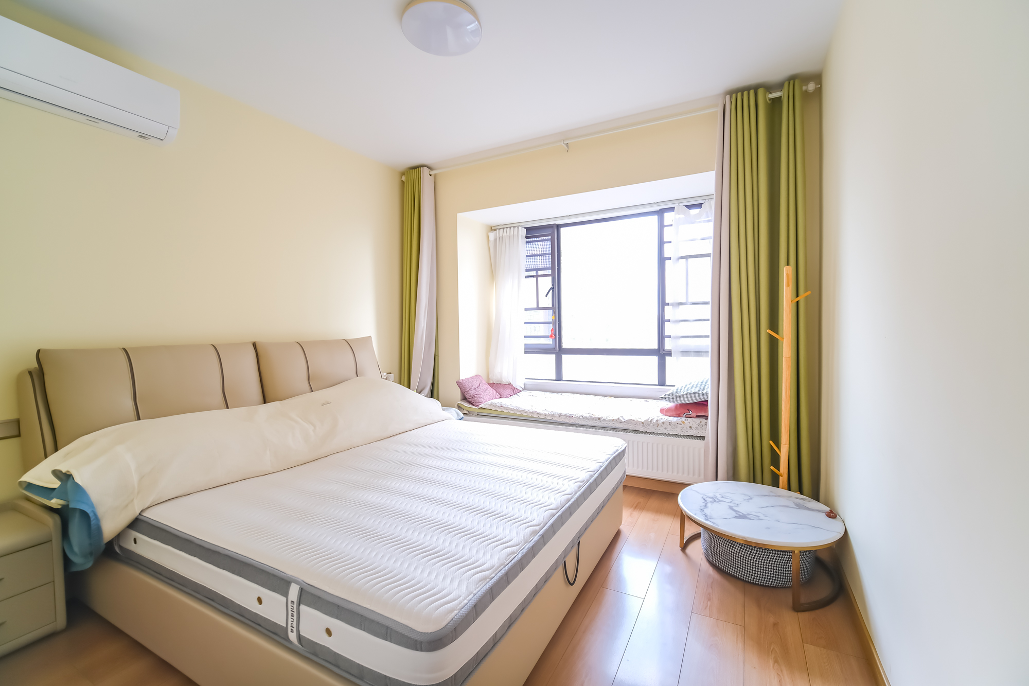 星城春晓  3室2厅2卫    90.0万卧室