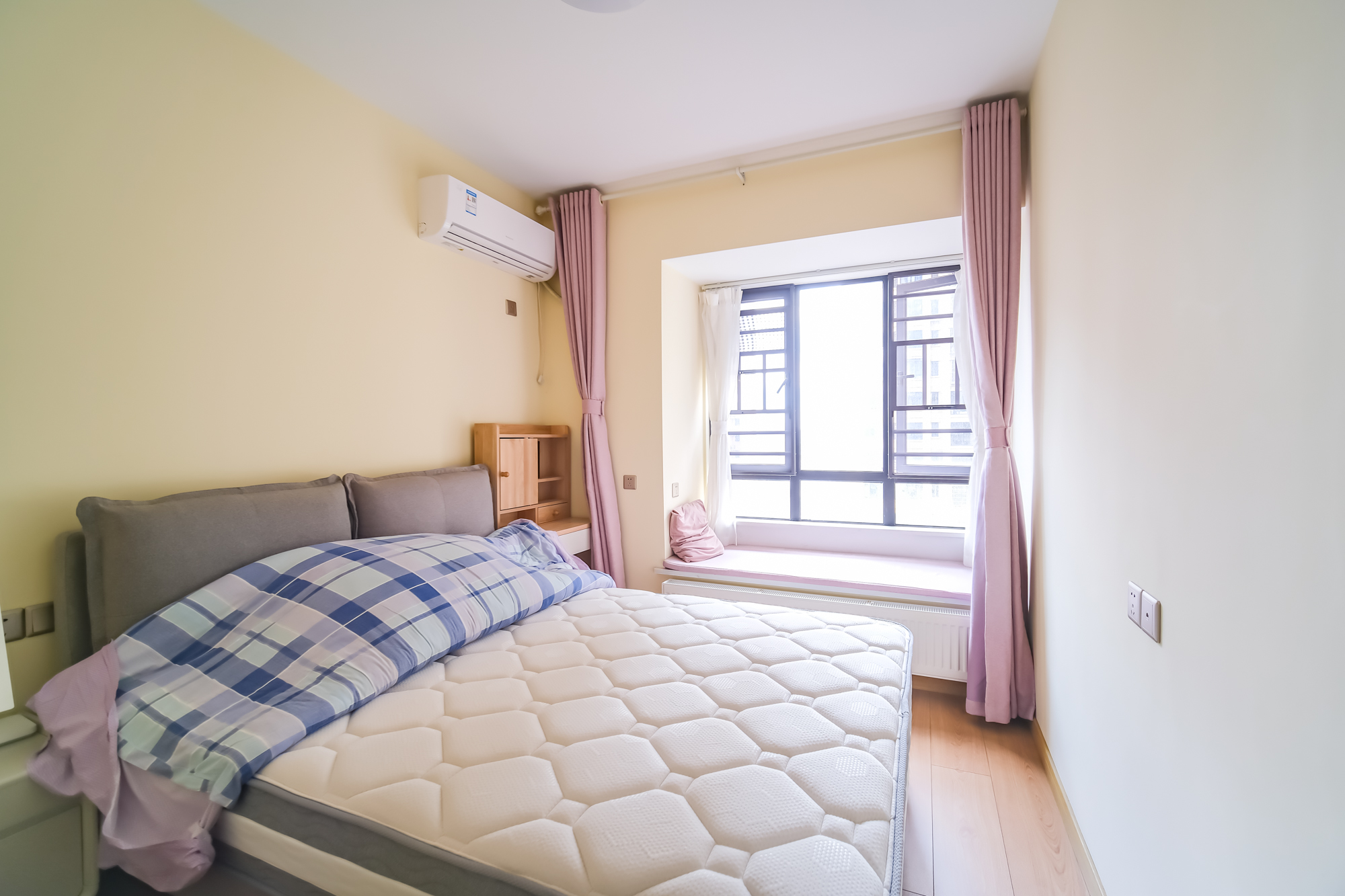 星城春晓  3室2厅2卫    90.0万卧室