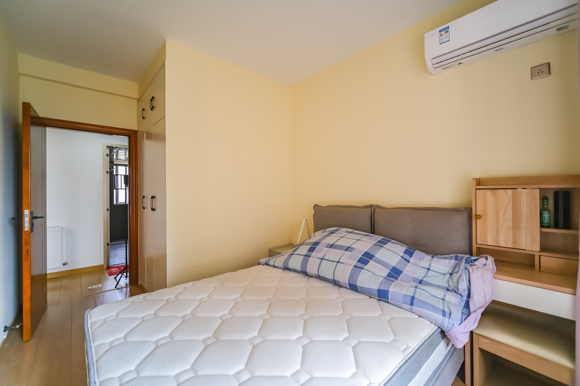 星城春晓  3室2厅2卫    90.0万卧室