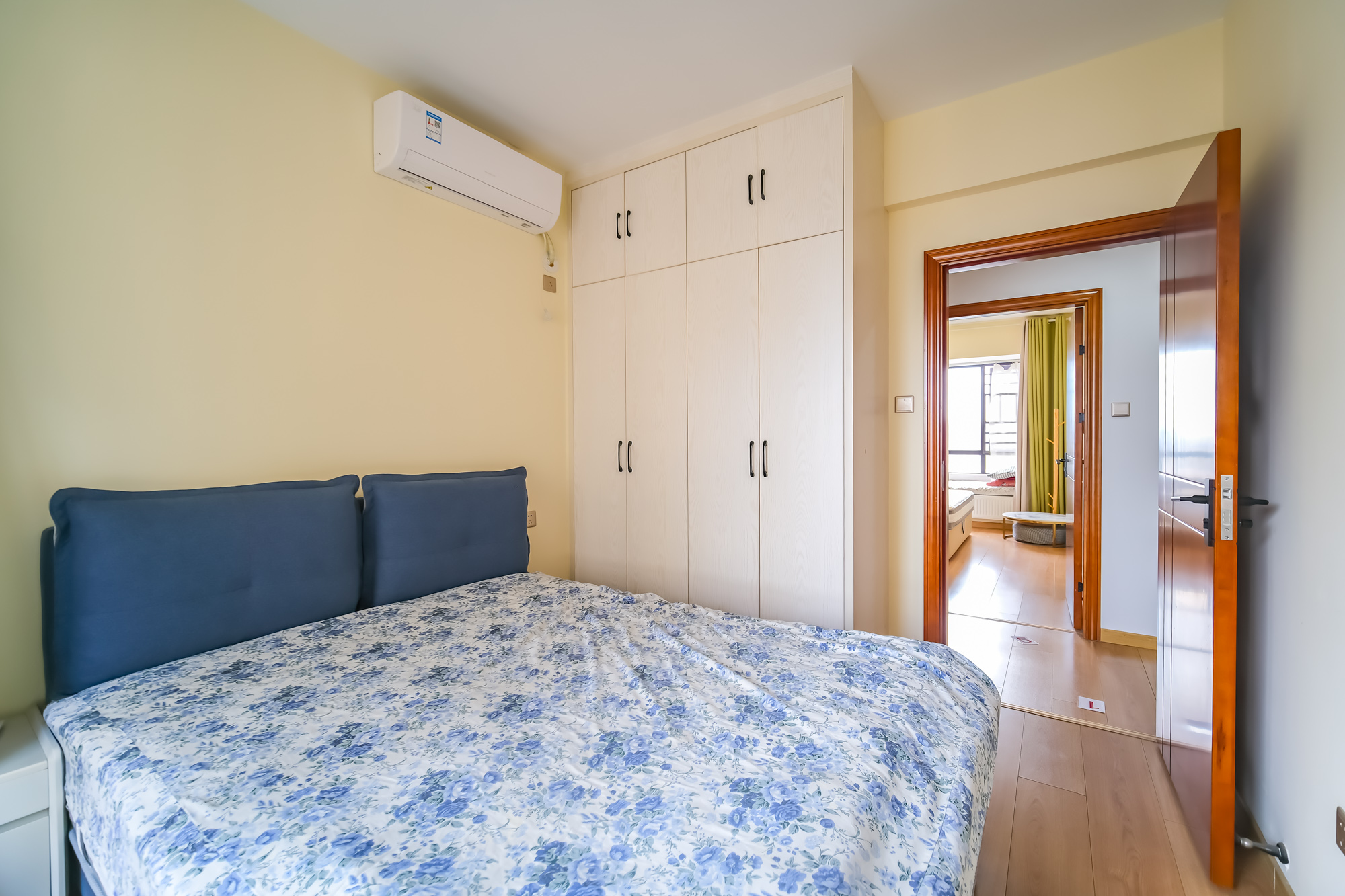 星城春晓  3室2厅2卫    90.0万卧室