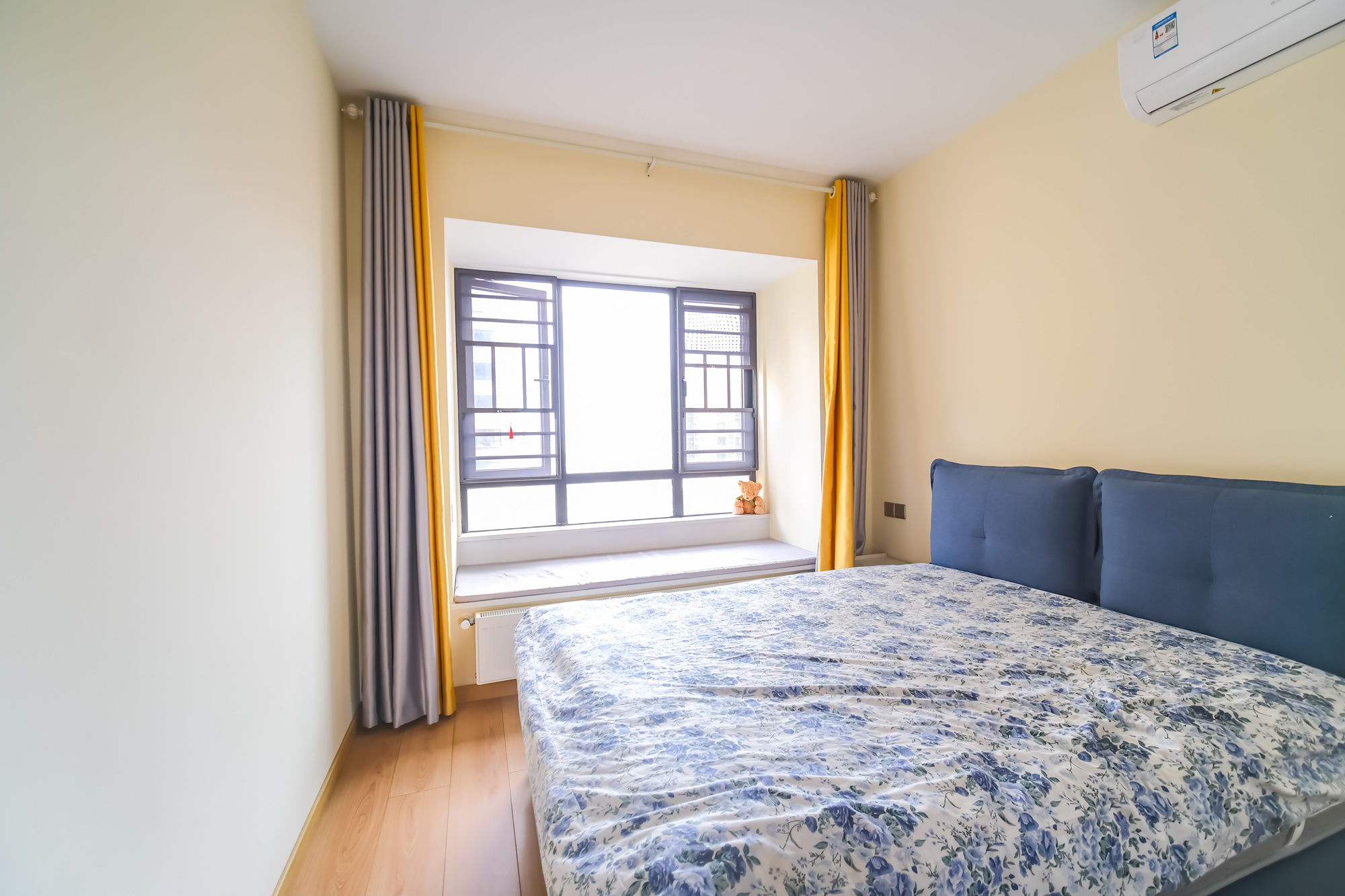 星城春晓  3室2厅2卫    90.0万卧室