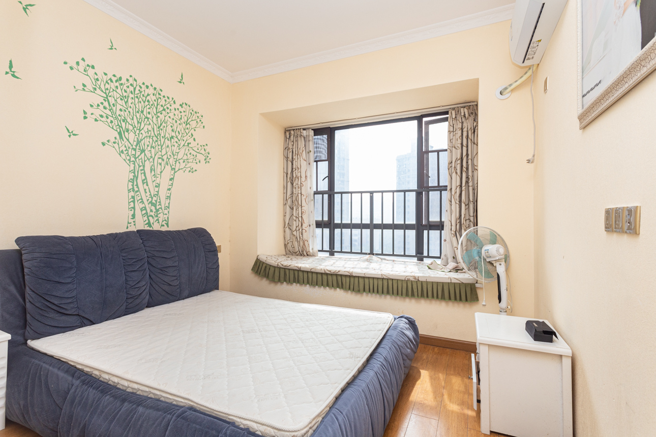 名家翡翠花园 3室2厅1卫 85.0万 名家翡翠花园 3室2厅1卫 85.0万卧室