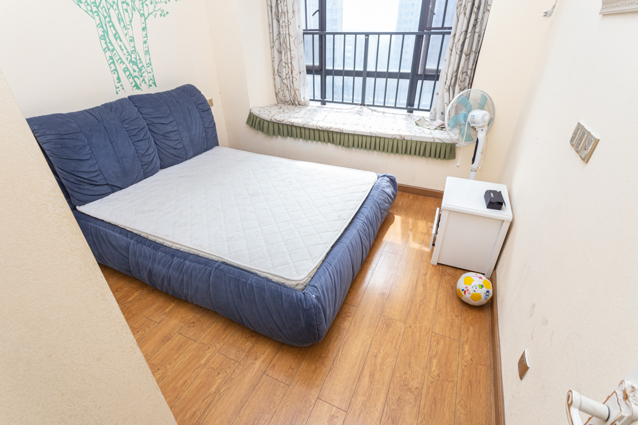 名家翡翠花园 3室2厅1卫 85.0万 名家翡翠花园 3室2厅1卫 85.0万卧室