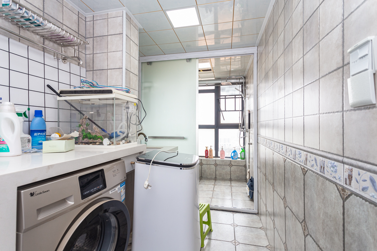 勤诚达新界  5室2厅2卫    118.0万 勤诚达新界  5室2厅2卫    118.0万卫生间