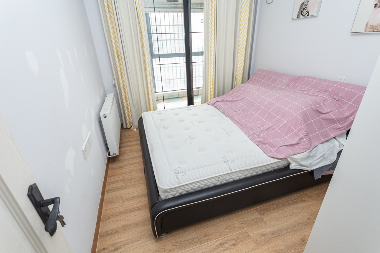 勤诚达新界  5室2厅2卫    118.0万 勤诚达新界  5室2厅2卫    118.0万卧室