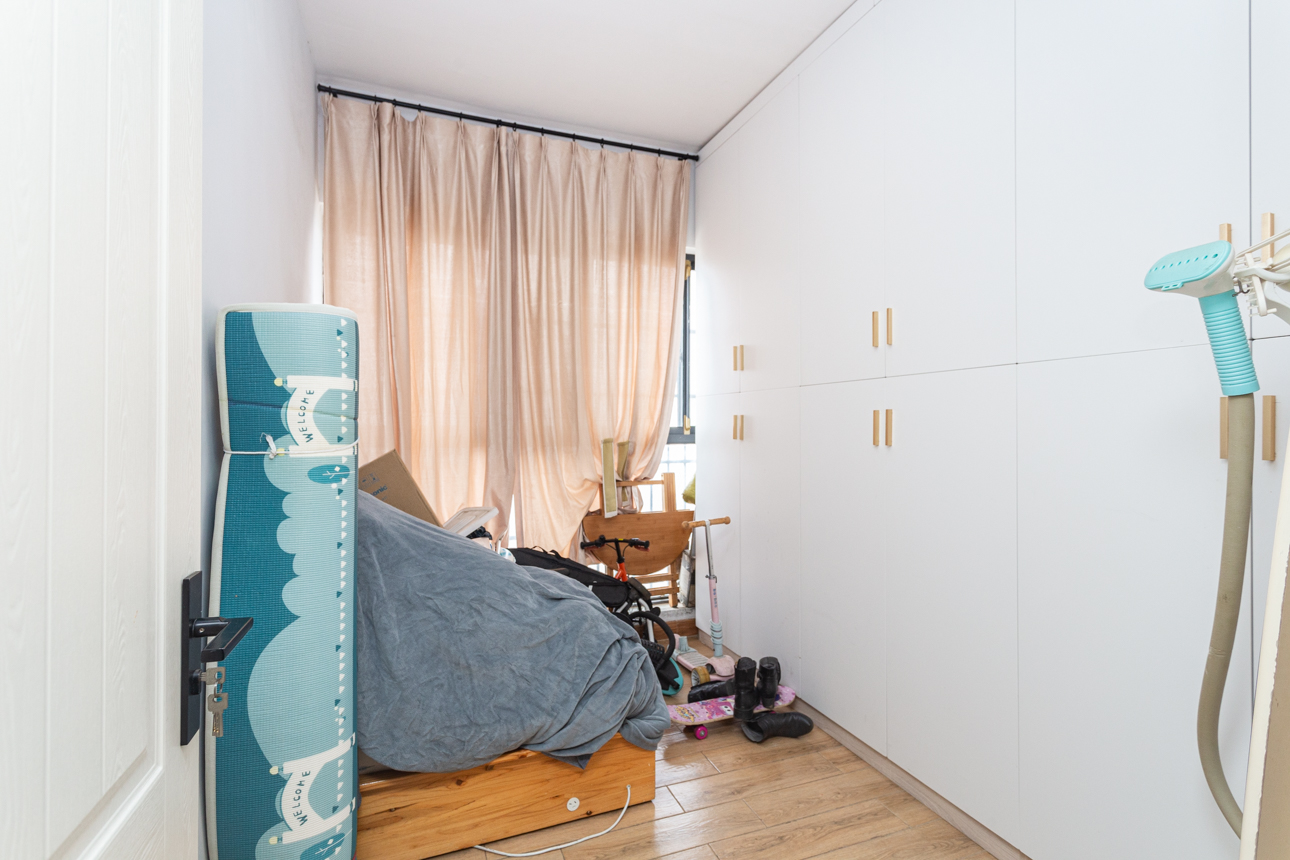 勤诚达新界  5室2厅2卫    118.0万 勤诚达新界  5室2厅2卫    118.0万卧室