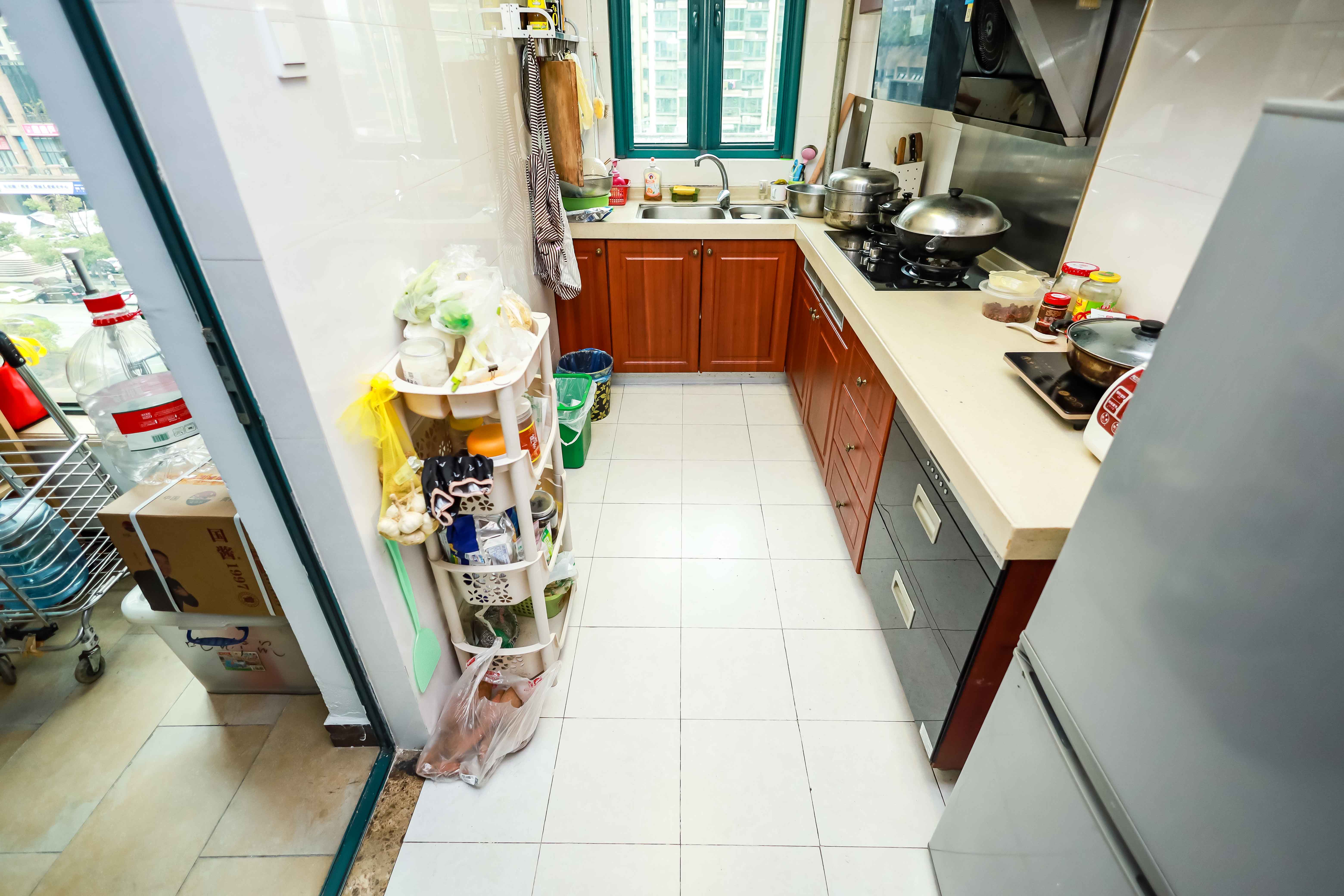 恒大华府 3室2厅2卫 248.0万 恒大华府 3室2厅2卫 248.0万厨房