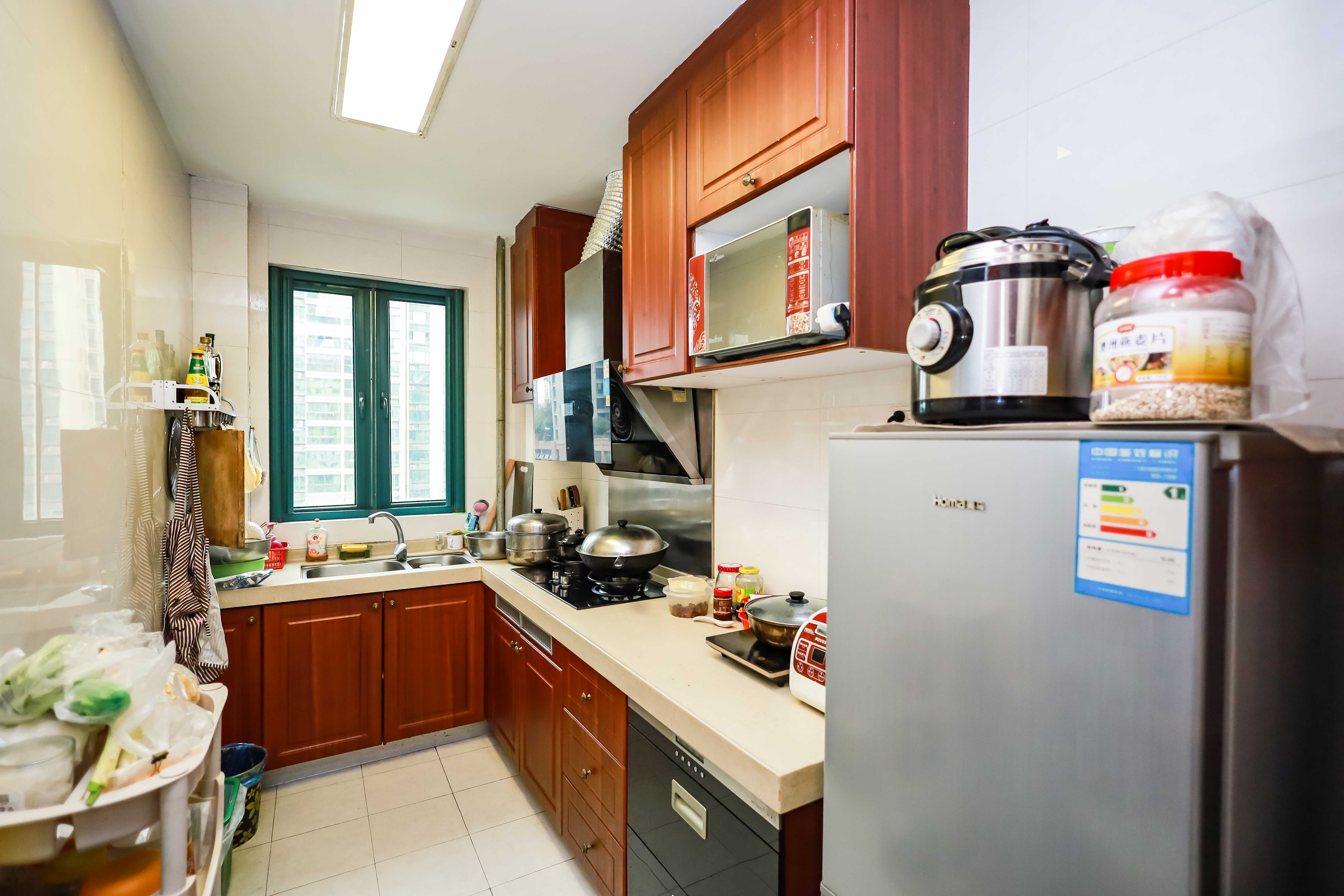 恒大华府 3室2厅2卫 248.0万 恒大华府 3室2厅2卫 248.0万厨房