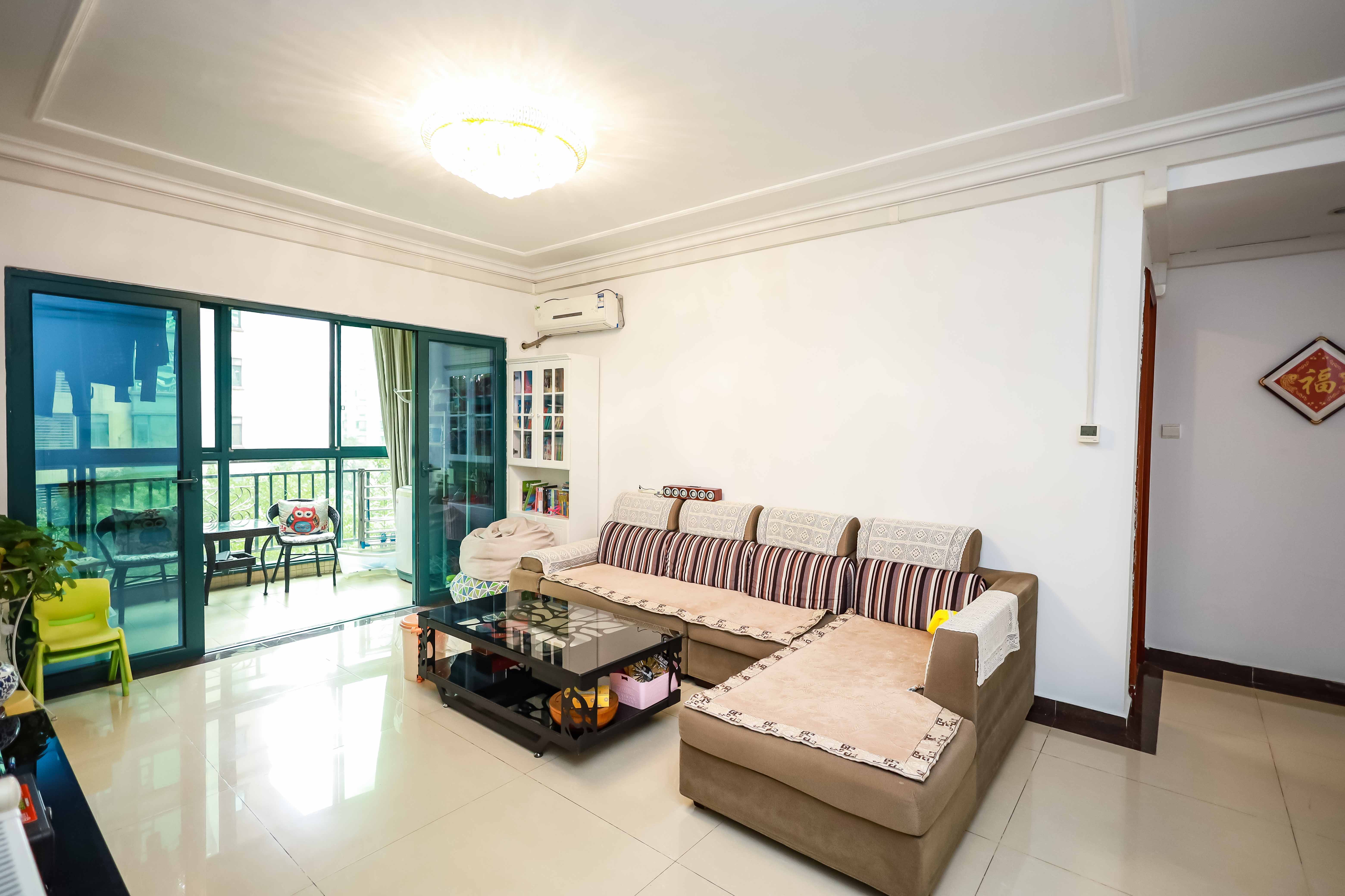 恒大华府 3室2厅2卫 248.0万 恒大华府 3室2厅2卫 248.0万客厅