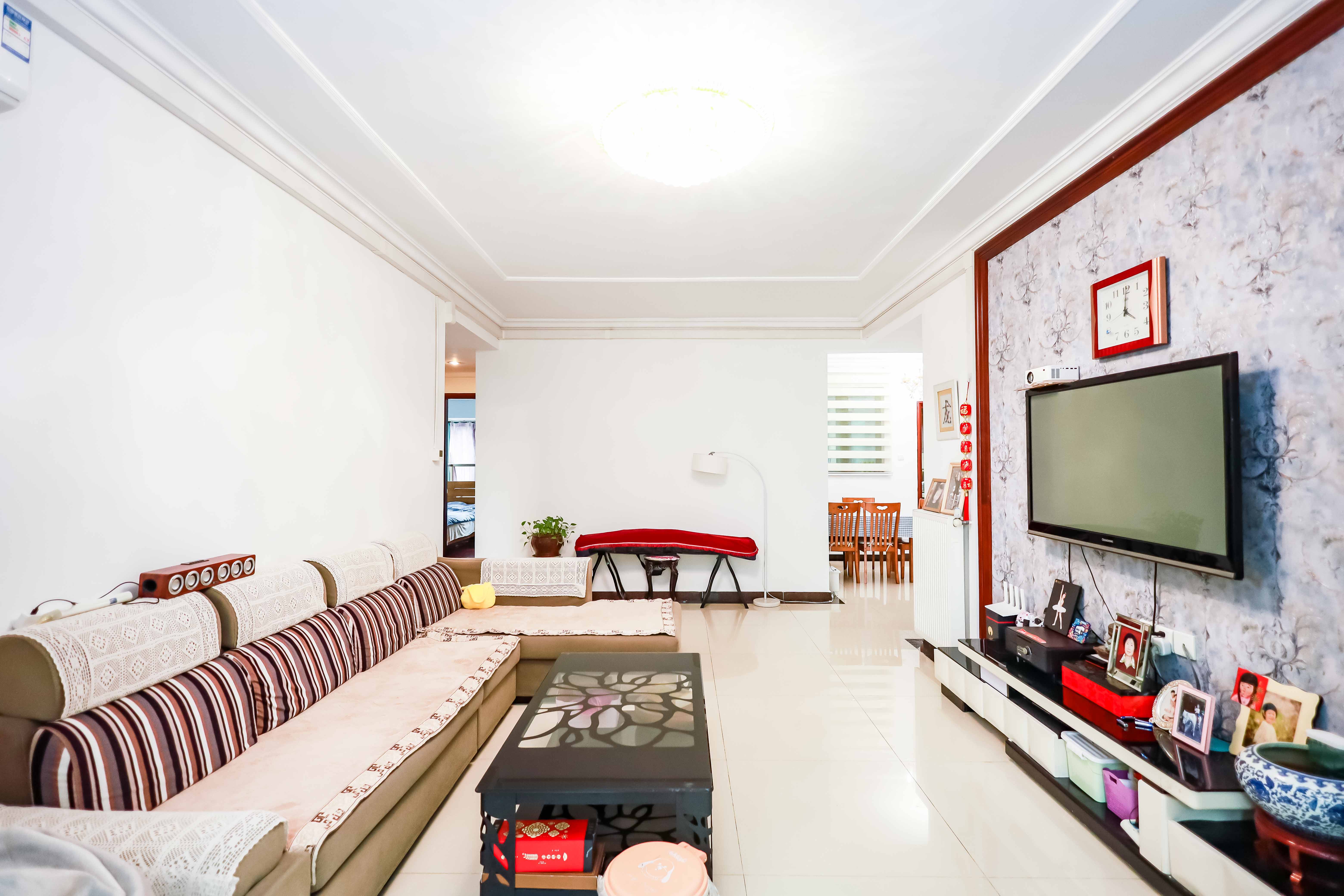 恒大华府 3室2厅2卫 248.0万 恒大华府 3室2厅2卫 248.0万客厅