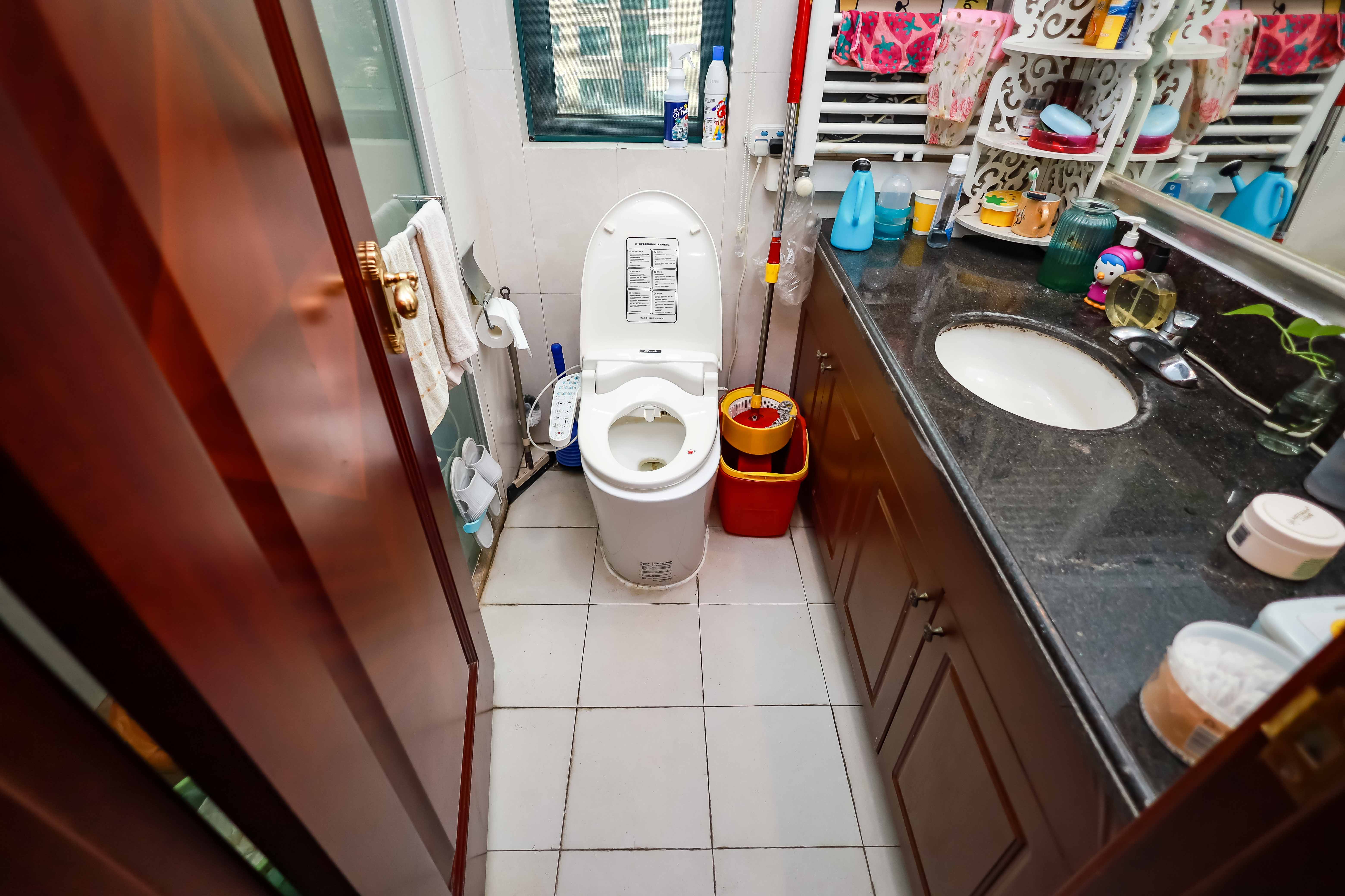 恒大华府 3室2厅2卫 248.0万 恒大华府 3室2厅2卫 248.0万卫生间