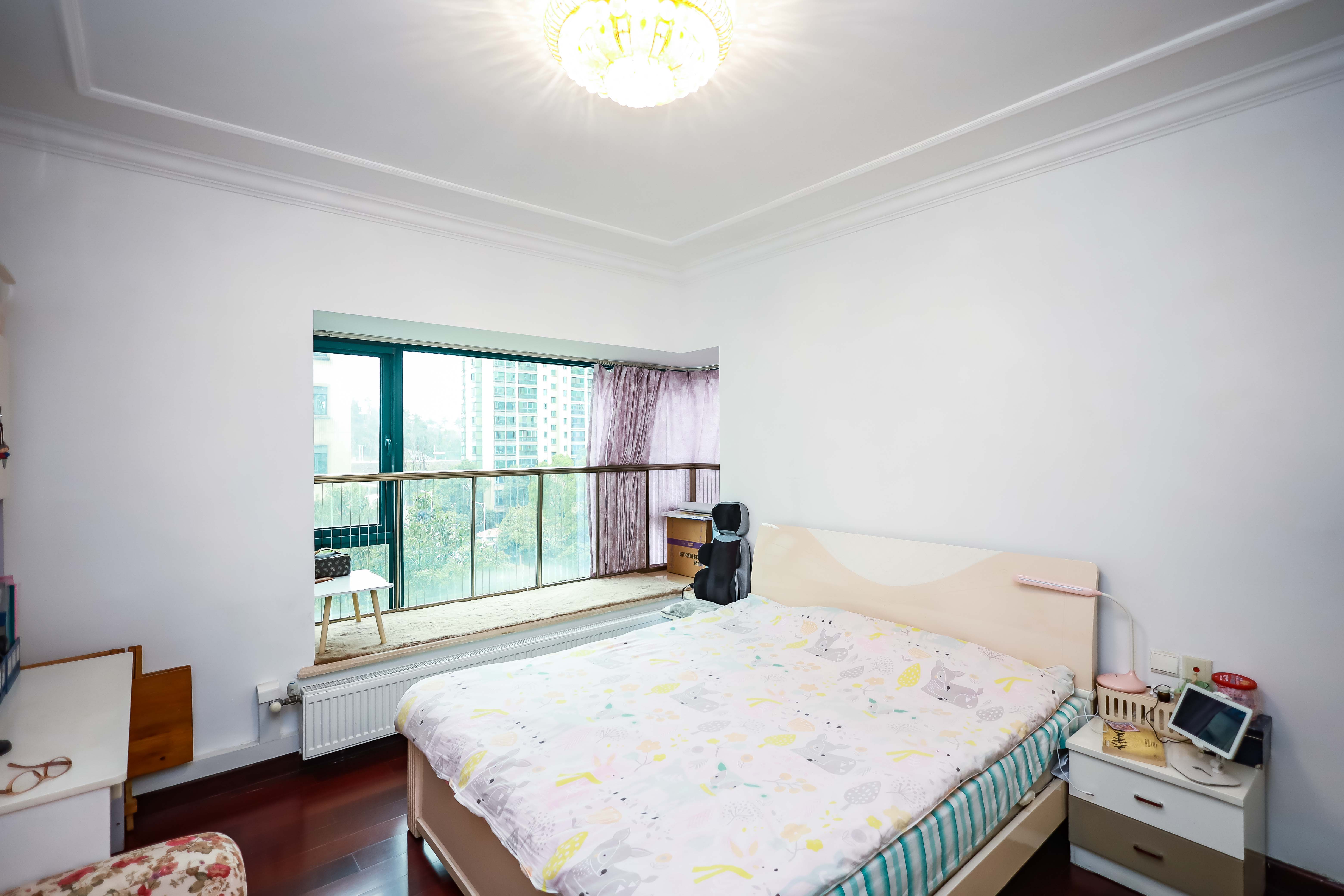 恒大华府 3室2厅2卫 248.0万 恒大华府 3室2厅2卫 248.0万卧室