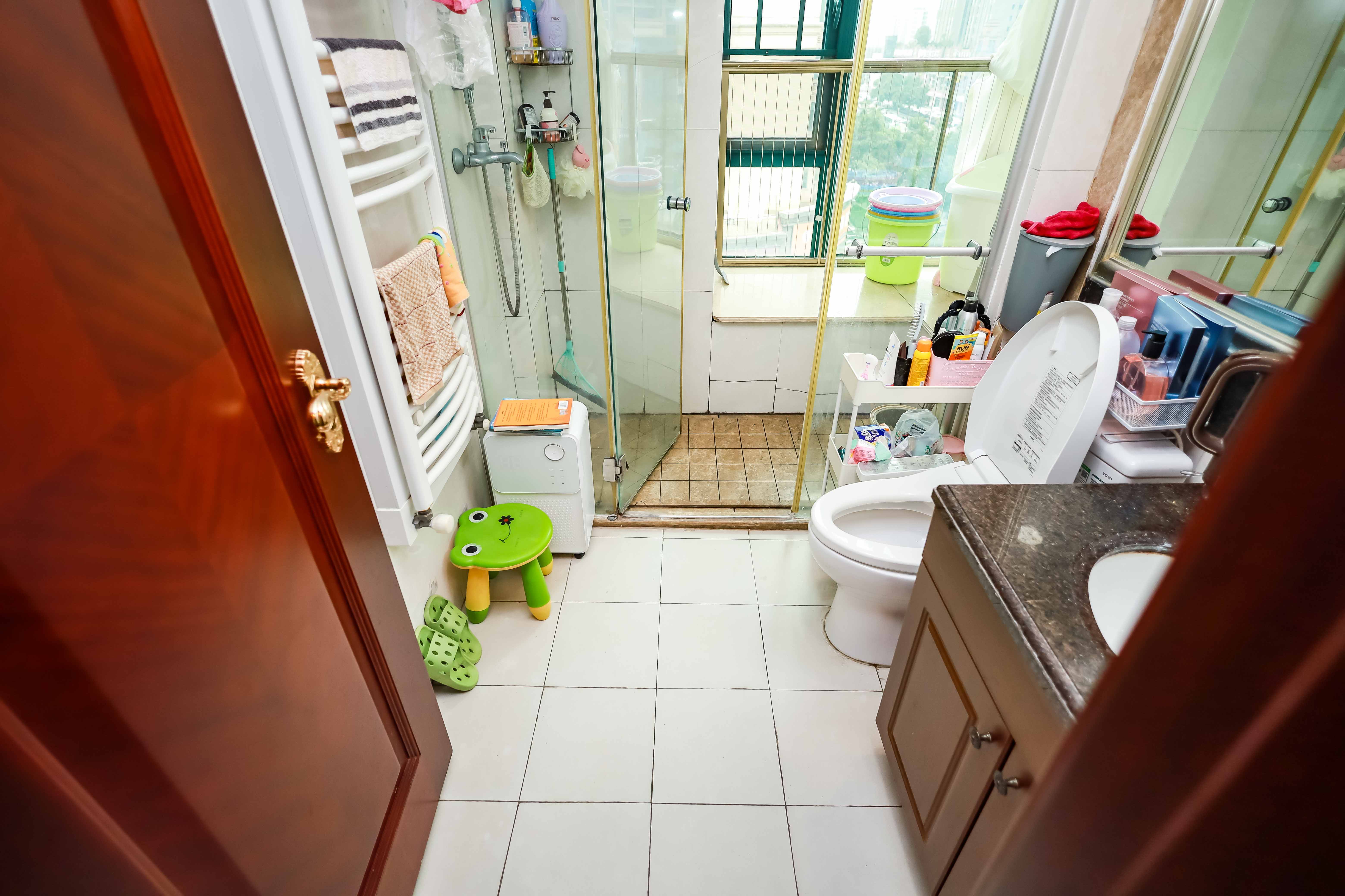 恒大华府 3室2厅2卫 248.0万 恒大华府 3室2厅2卫 248.0万卫生间