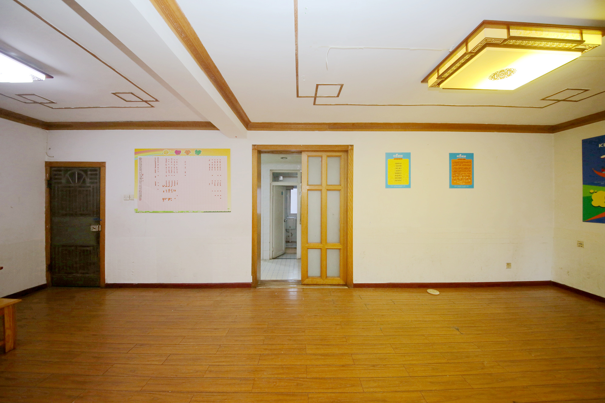 育英小学宿舍  3室1厅1卫   80.00万客厅