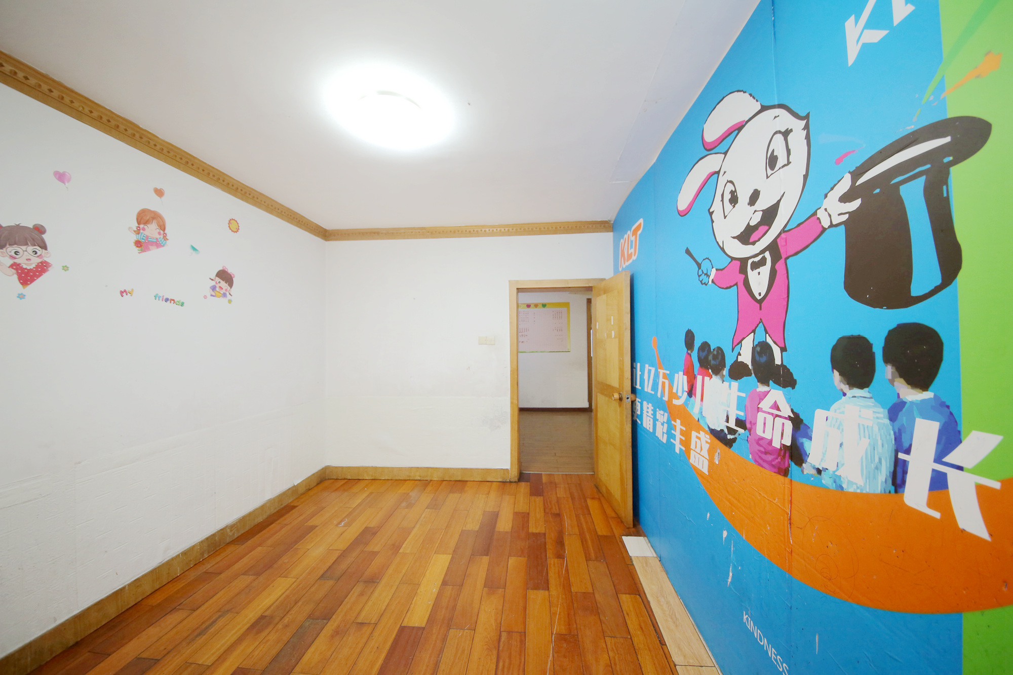 育英小学宿舍  3室1厅1卫   80.00万卧室