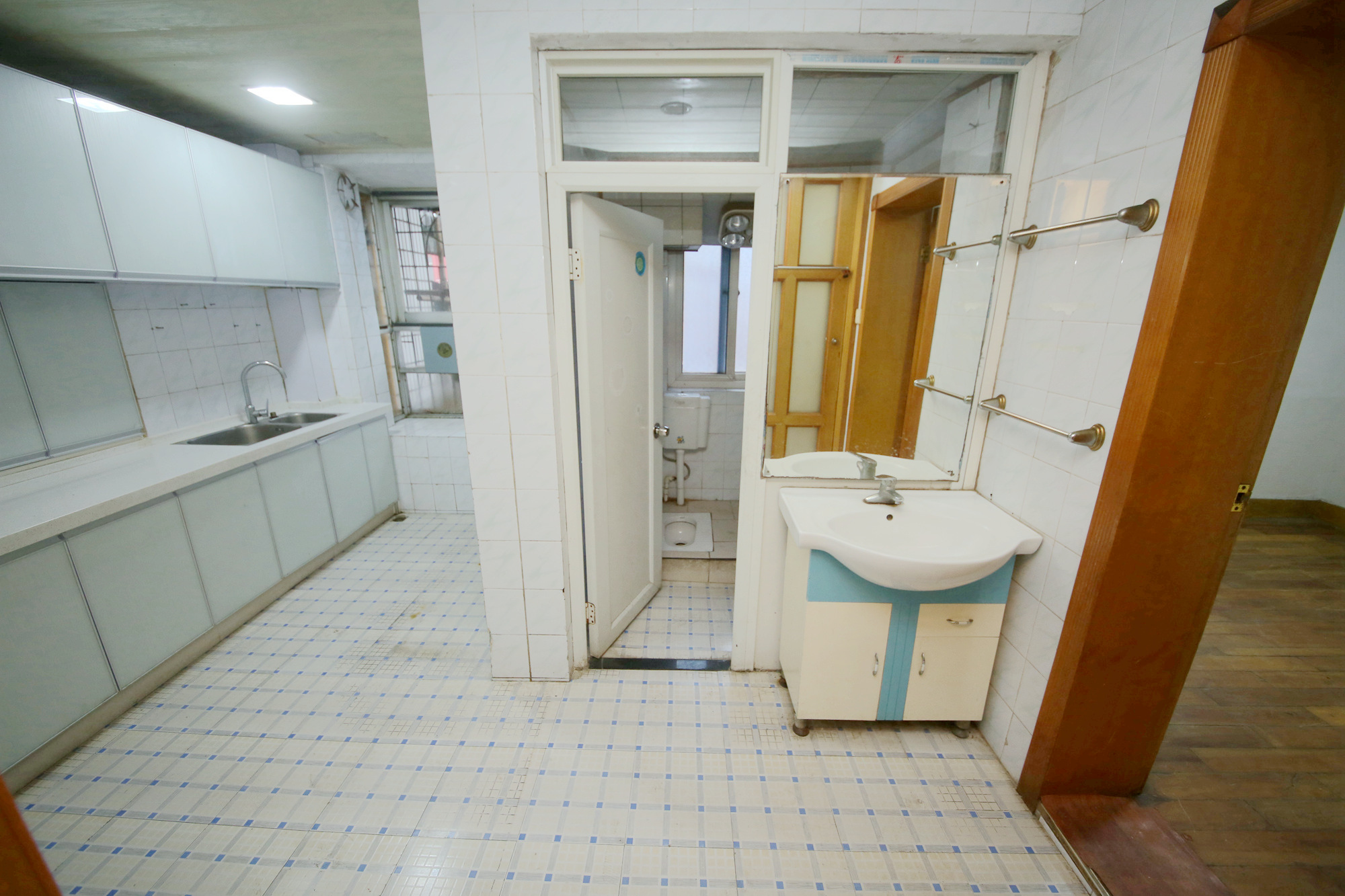 育英小学宿舍  3室1厅1卫   80.00万卫生间