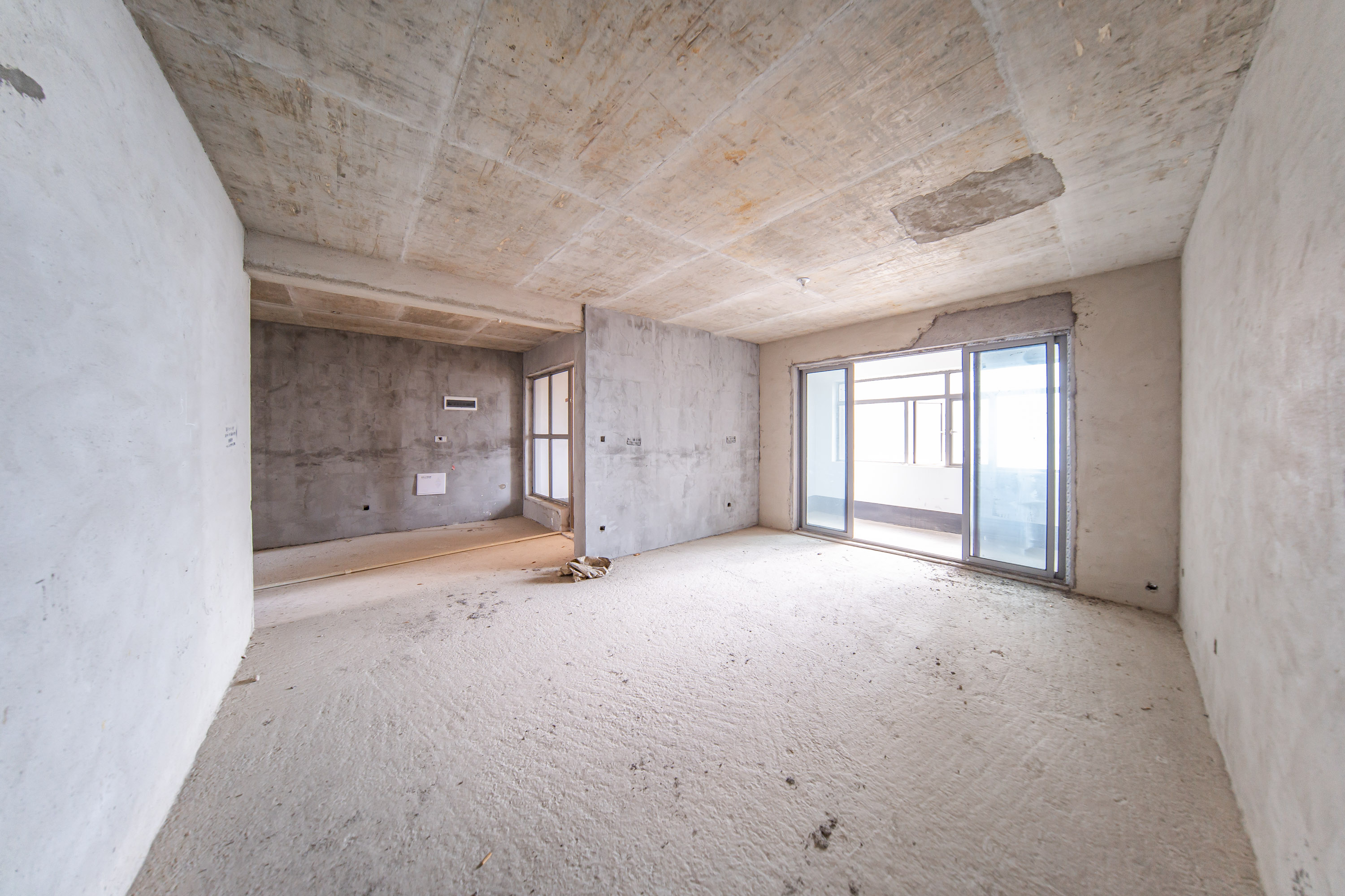 牛力家园  4室2厅2卫   137.00万客厅