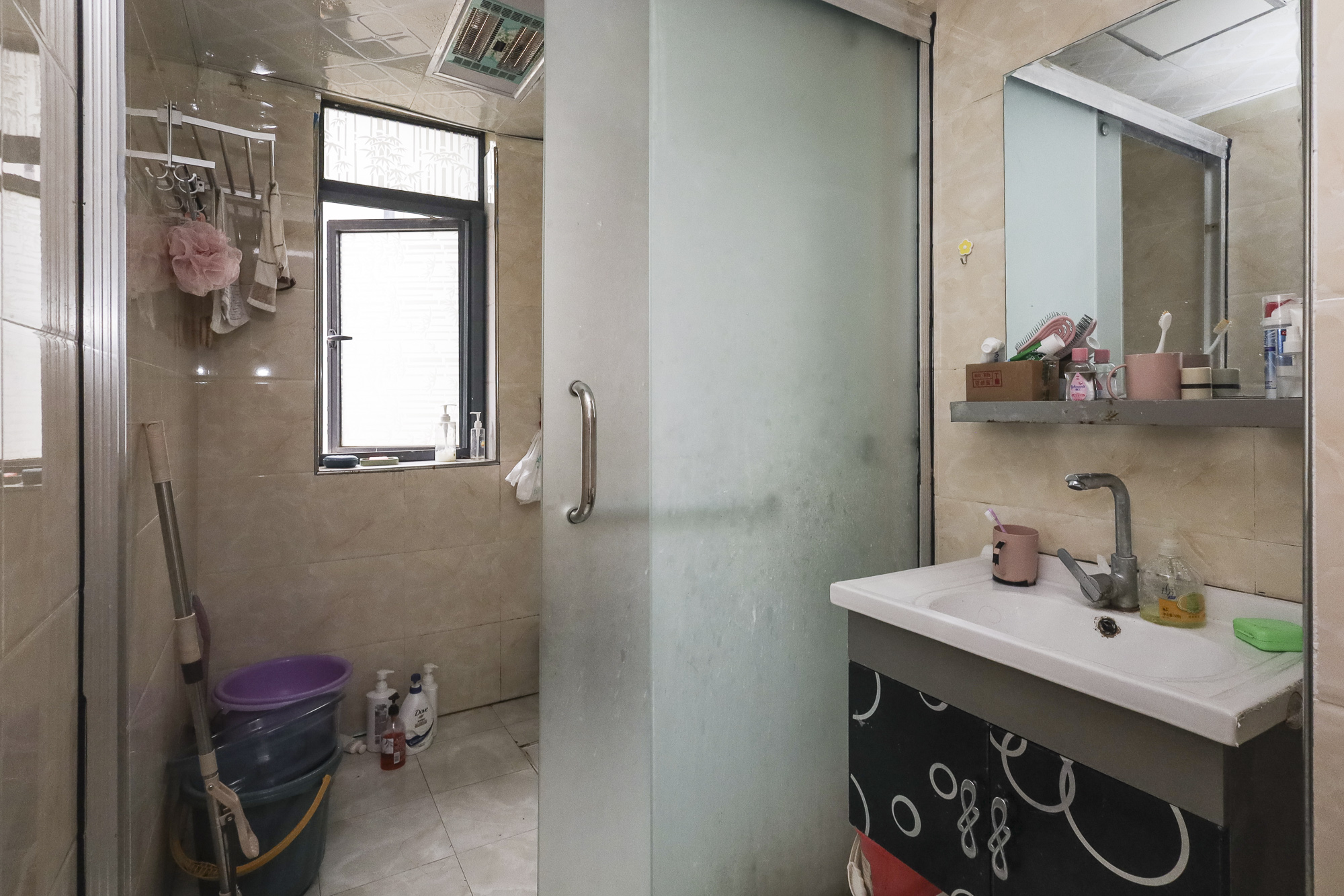 极目楚天 2室1厅1卫 60.8万 极目楚天 2室1厅1卫 60.8万卫生间