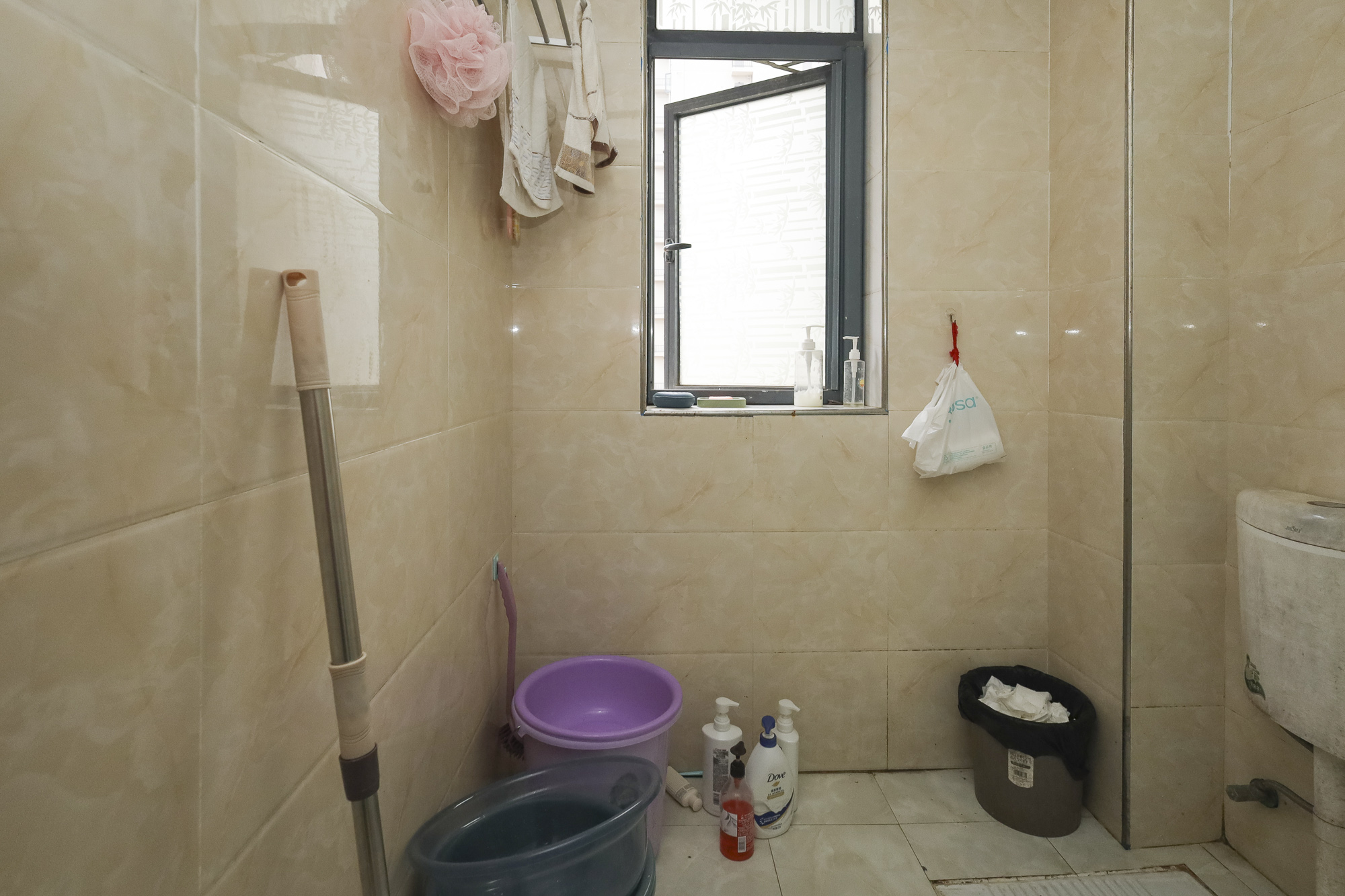 极目楚天 2室1厅1卫 60.8万 极目楚天 2室1厅1卫 60.8万卫生间