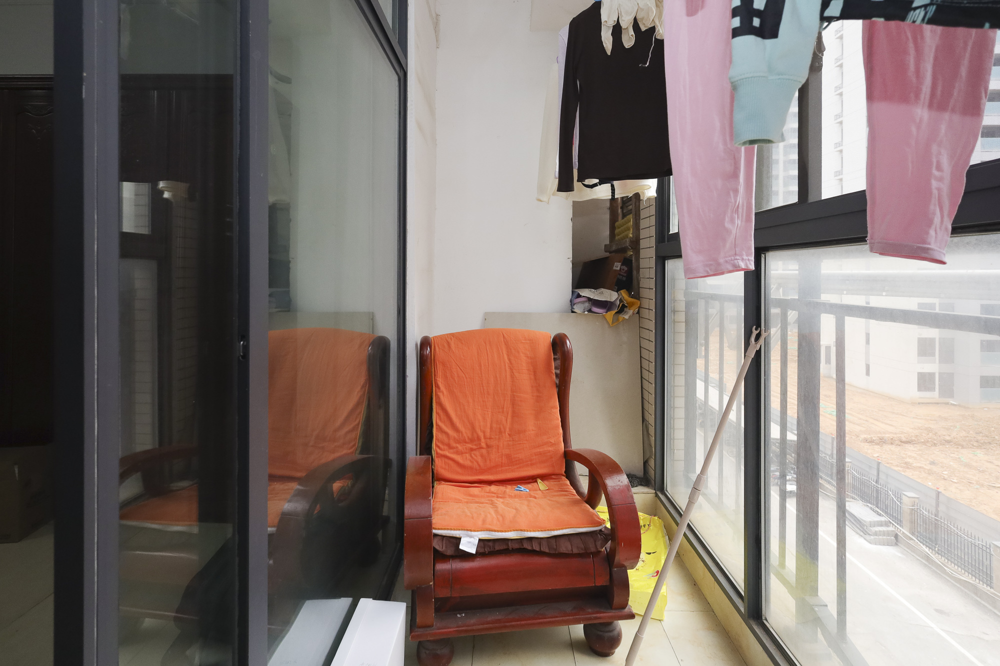 极目楚天 2室1厅1卫 60.8万 极目楚天 2室1厅1卫 60.8万阳台