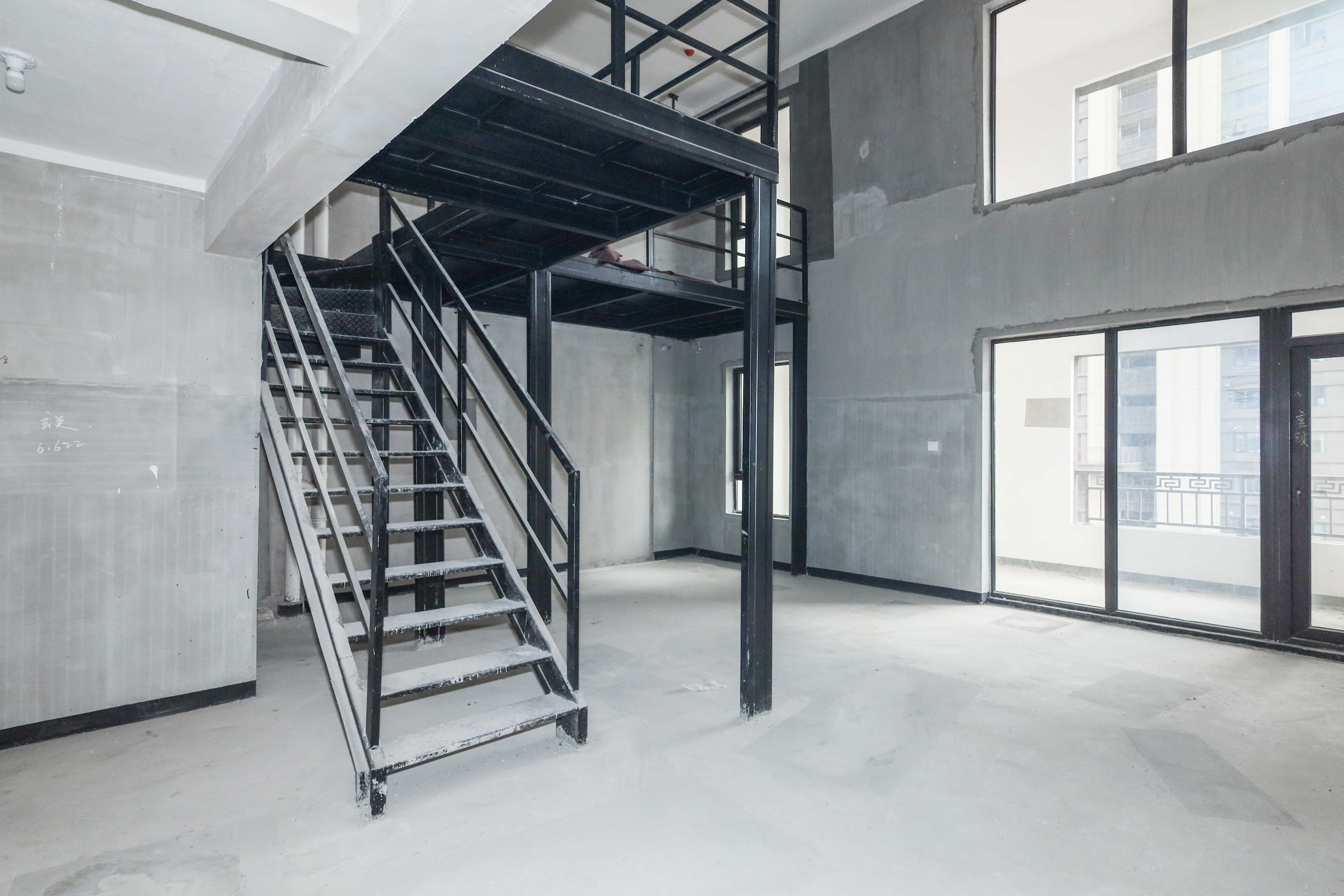 建发央著  4室2厅2卫   220.00万客厅