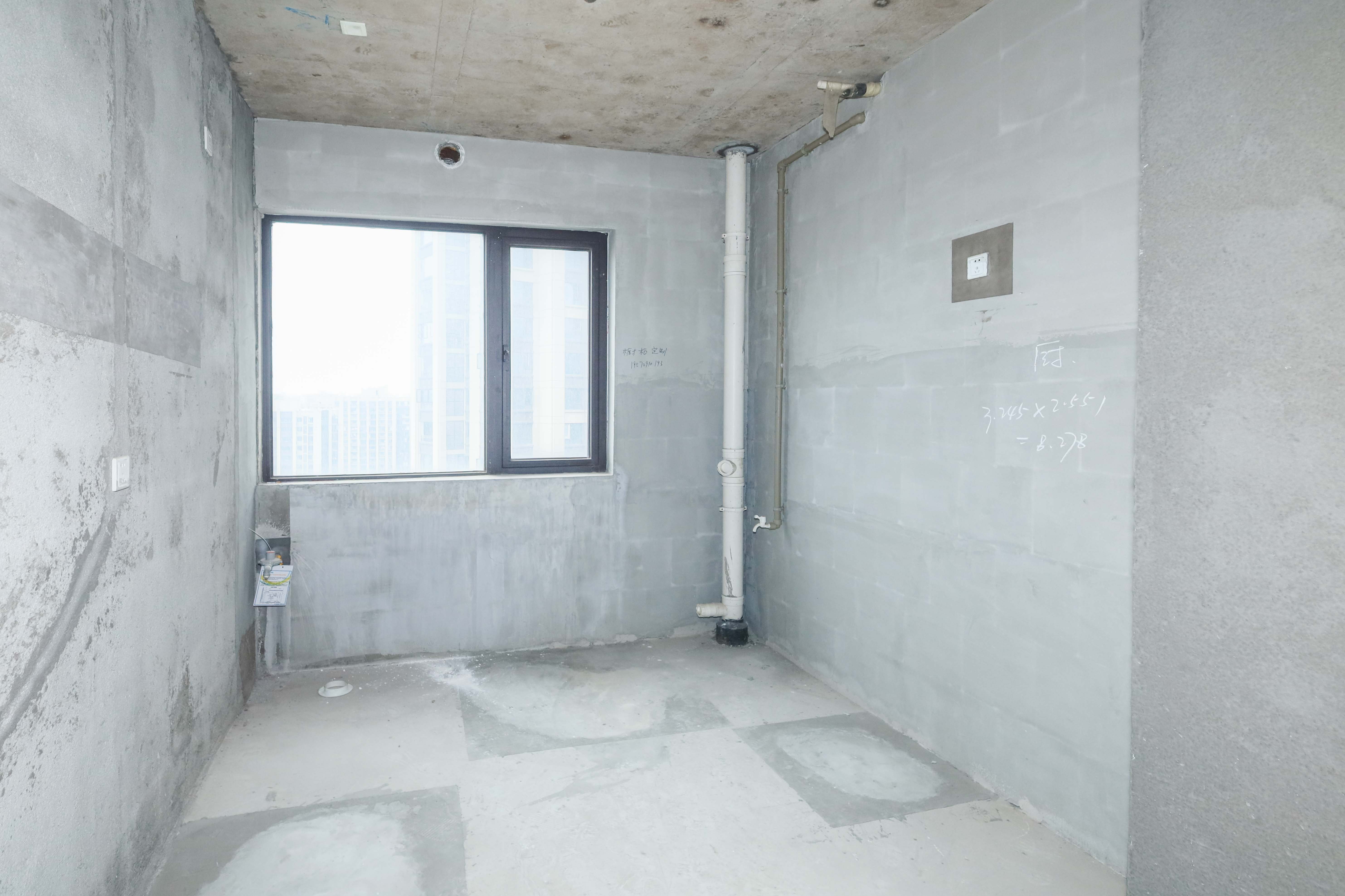 建发央著  4室2厅2卫   220.00万厨房