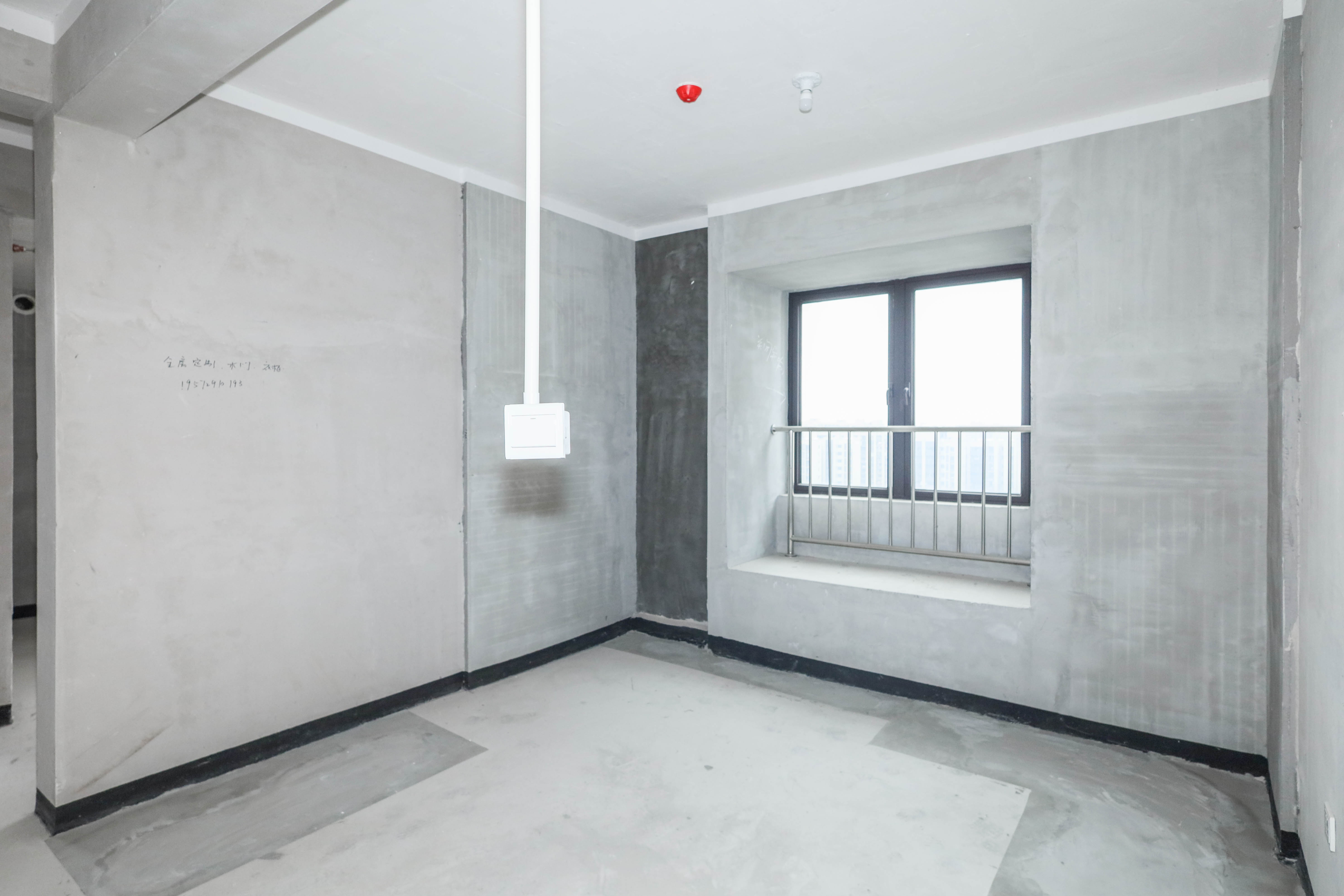 建发央著  4室2厅2卫   220.00万卧室