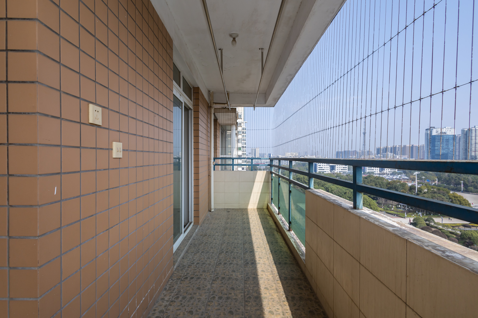 晶华美地  4室2厅1卫   79.80万阳台
