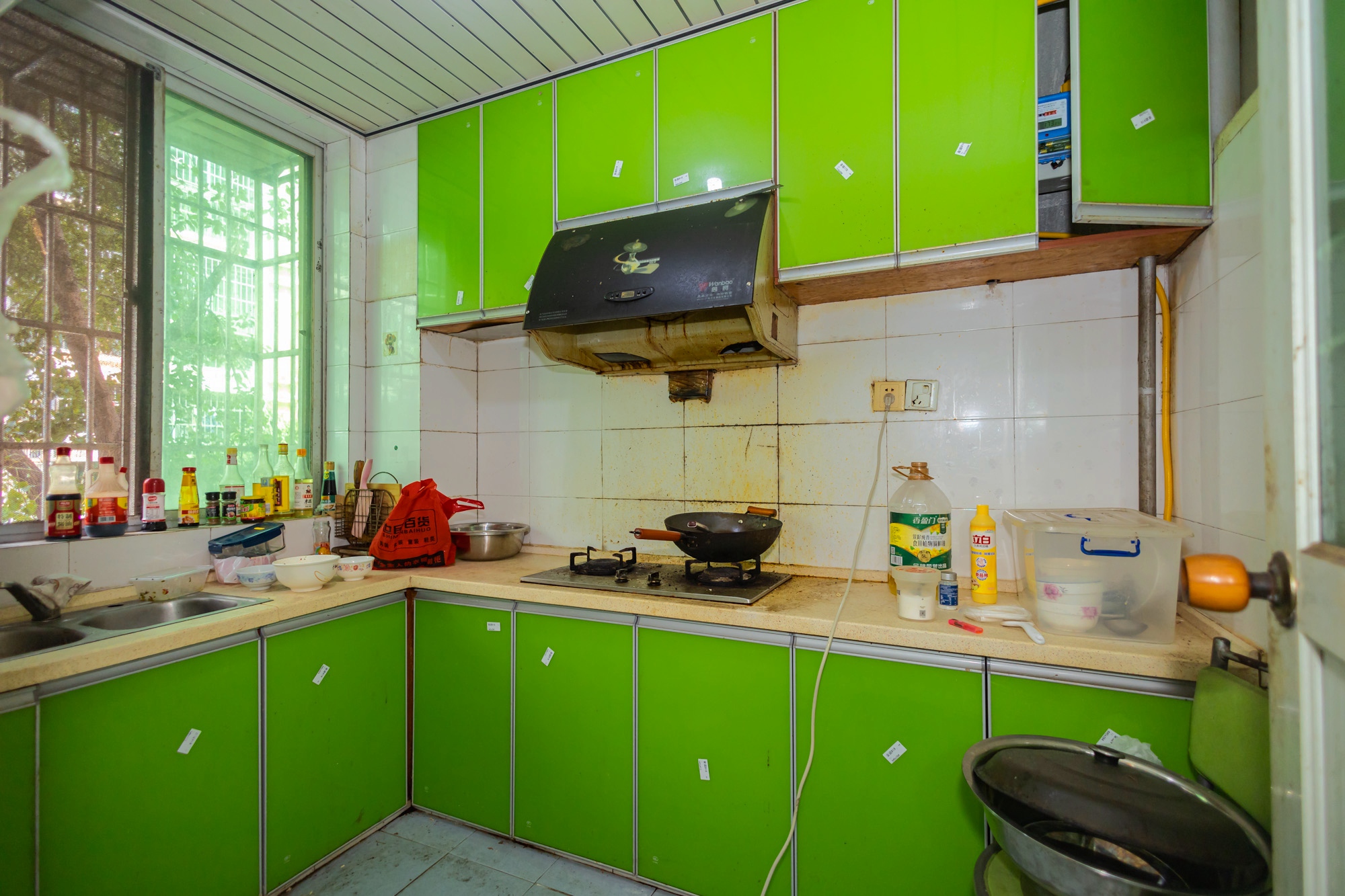 中南汽车世界  2室2厅1卫    36.0万 中南汽车世界  2室2厅1卫    36.0万厨房