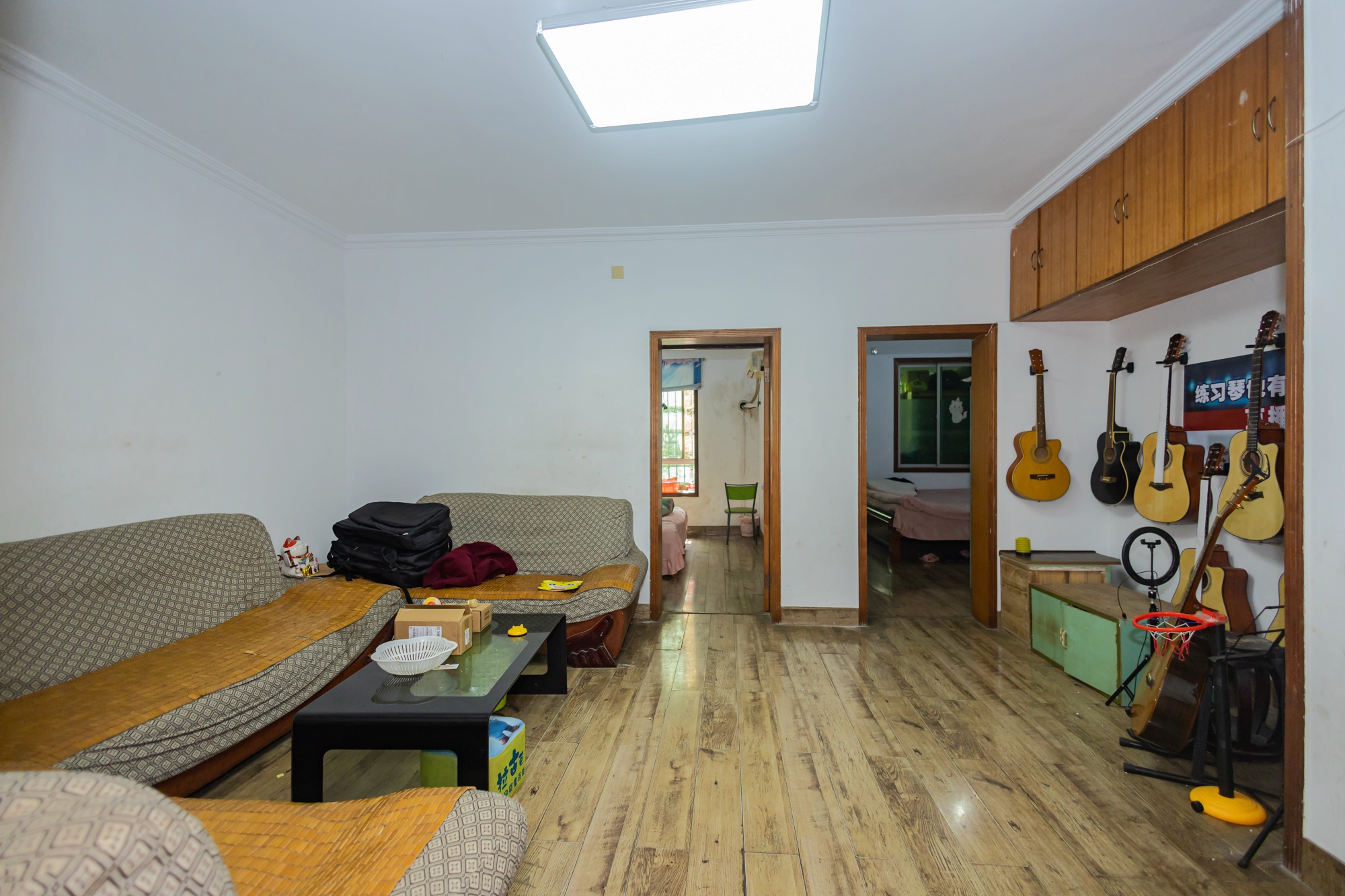 中南汽车世界  2室2厅1卫    36.0万 中南汽车世界  2室2厅1卫    36.0万客厅