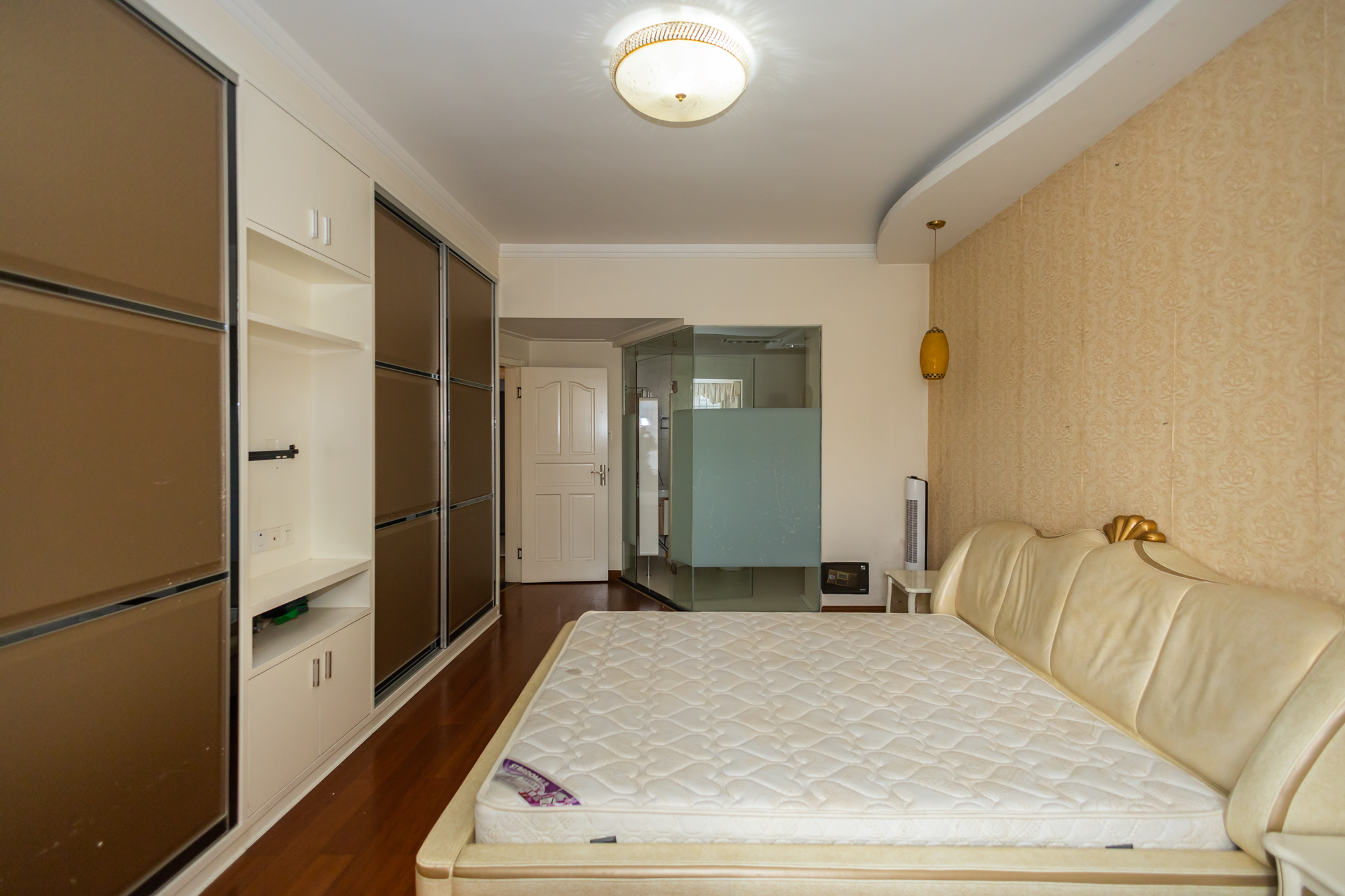 楚天馨苑 4室2厅2卫 82.8万 楚天馨苑 4室2厅2卫 82.8万卧室