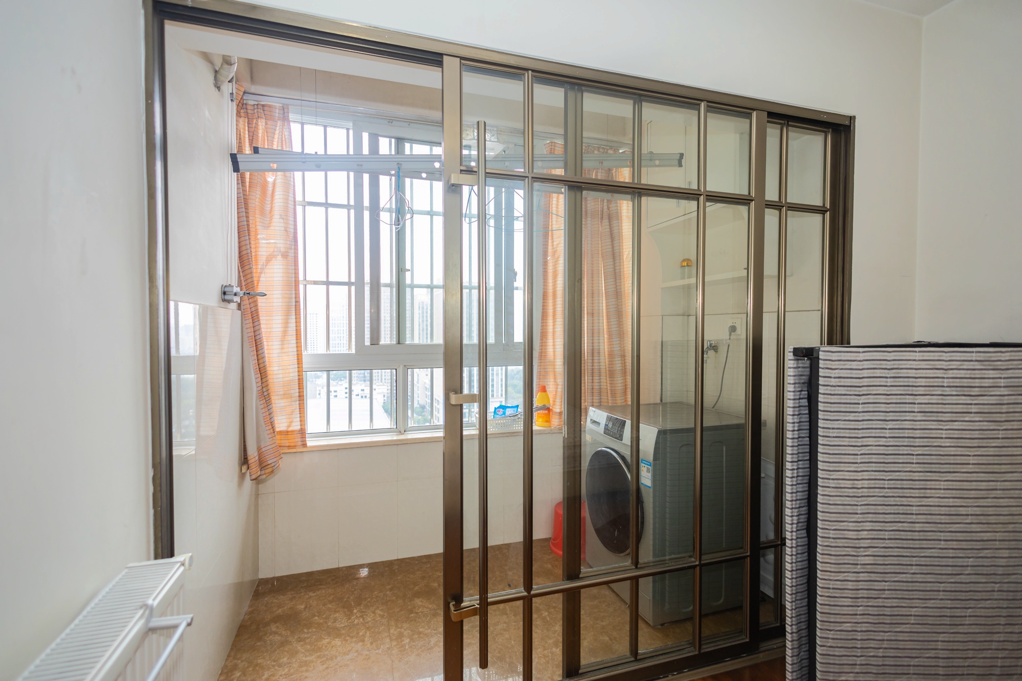 楚天馨苑 4室2厅2卫 82.8万 楚天馨苑 4室2厅2卫 82.8万阳台