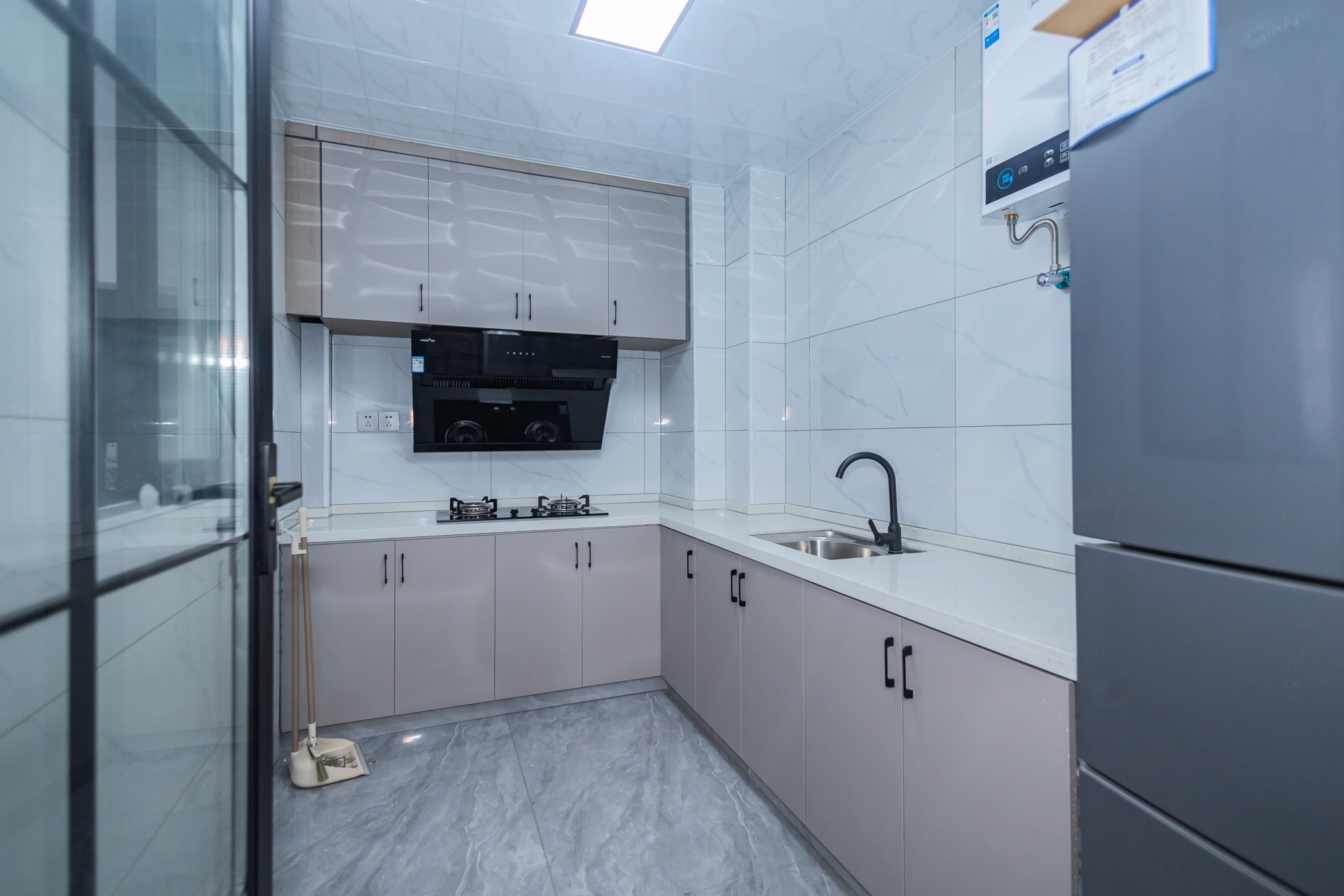 华润凤凰城一期 3室2厅2卫 93.0万 华润凤凰城一期 3室2厅2卫 93.0万厨房