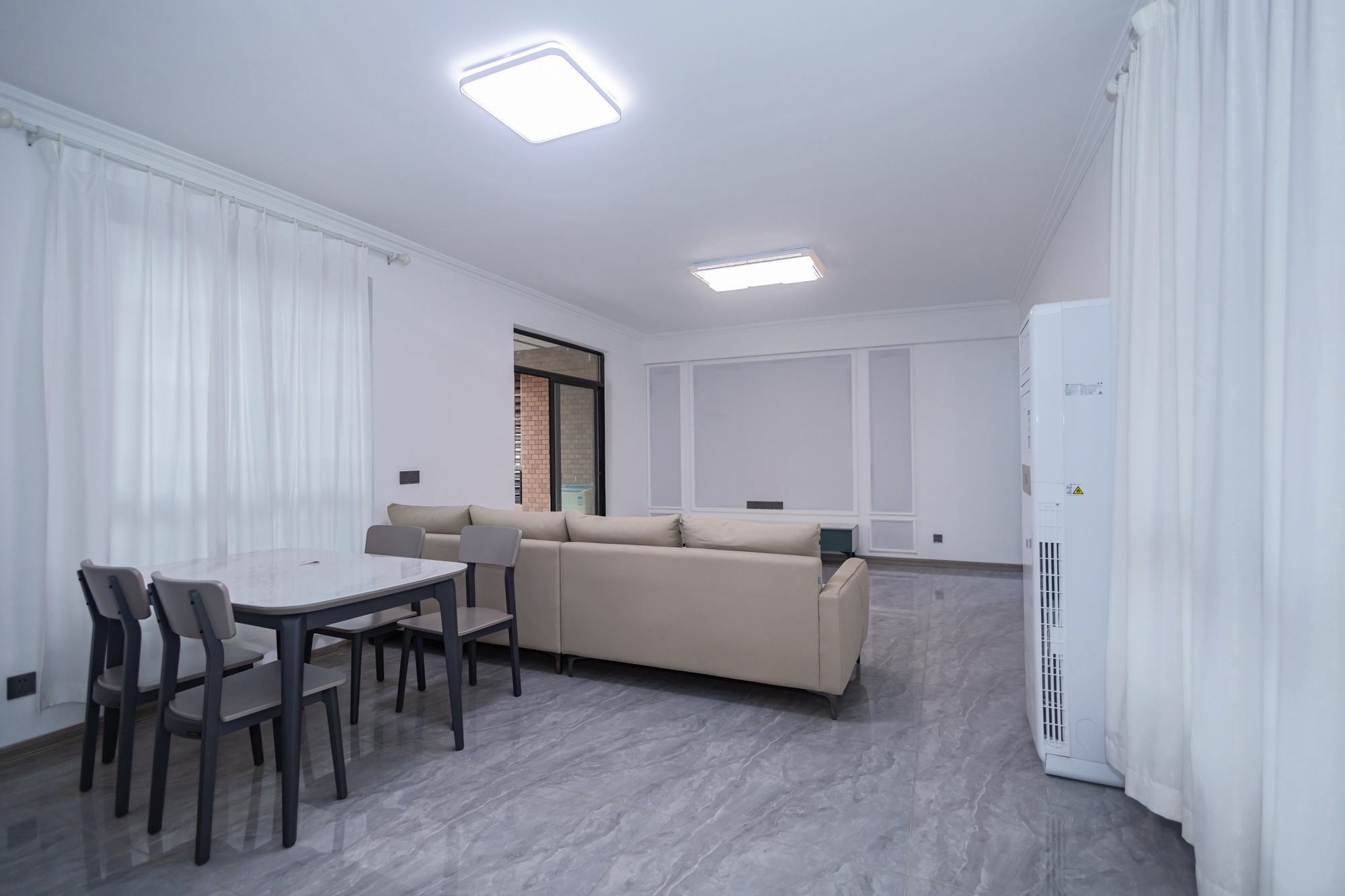 华润凤凰城一期 3室2厅2卫 93.0万 华润凤凰城一期 3室2厅2卫 93.0万客厅