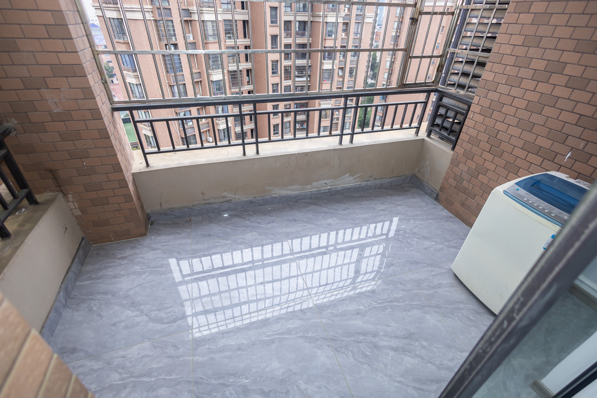 华润凤凰城一期 3室2厅2卫 93.0万 华润凤凰城一期 3室2厅2卫 93.0万阳台