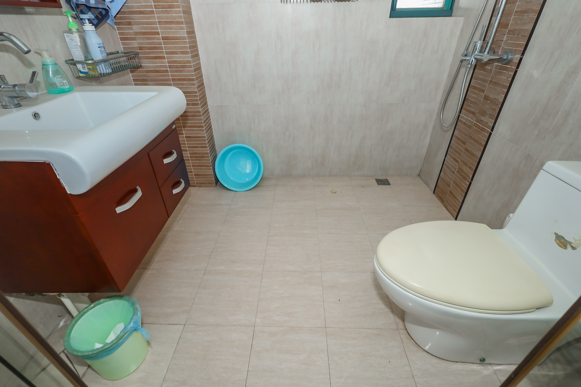 景秀江山  5室2厅3卫    200.0万卫生间