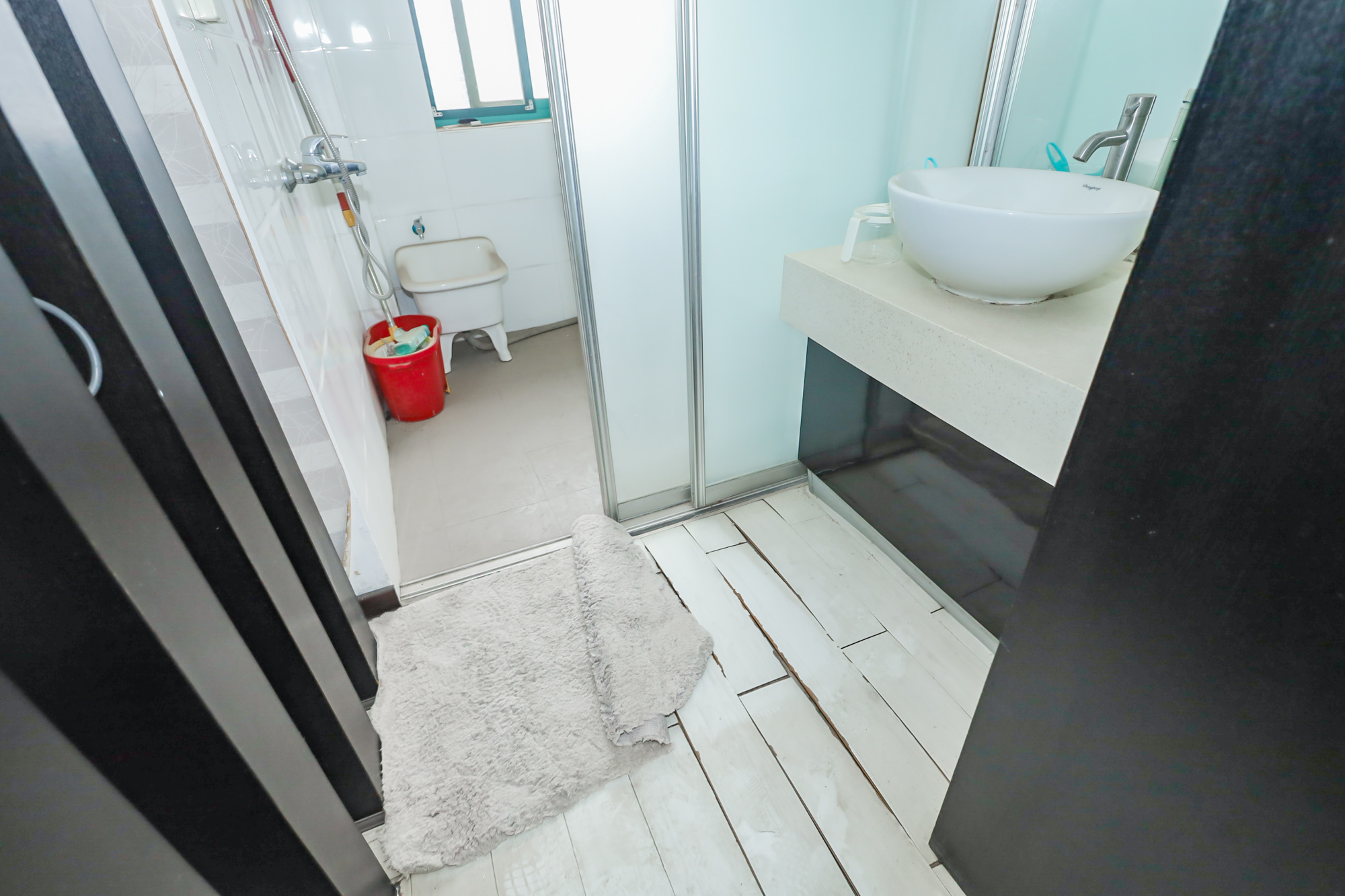 景秀江山  5室2厅3卫    200.0万卫生间